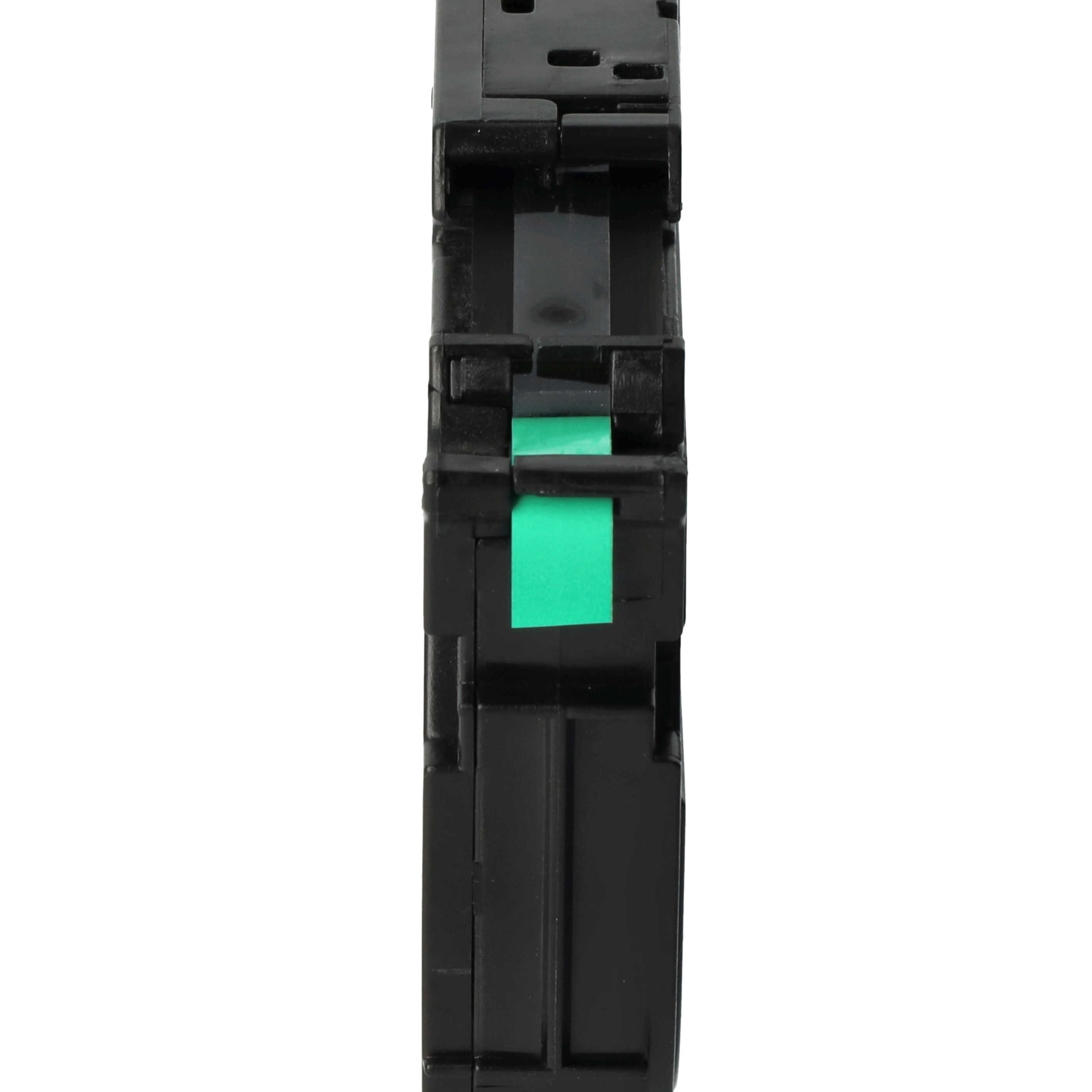 Eine schwarze elektrische Komponente mit einem grünen Aufkleber vor weißem Hintergrund. Es ist eine Nahaufnahme.