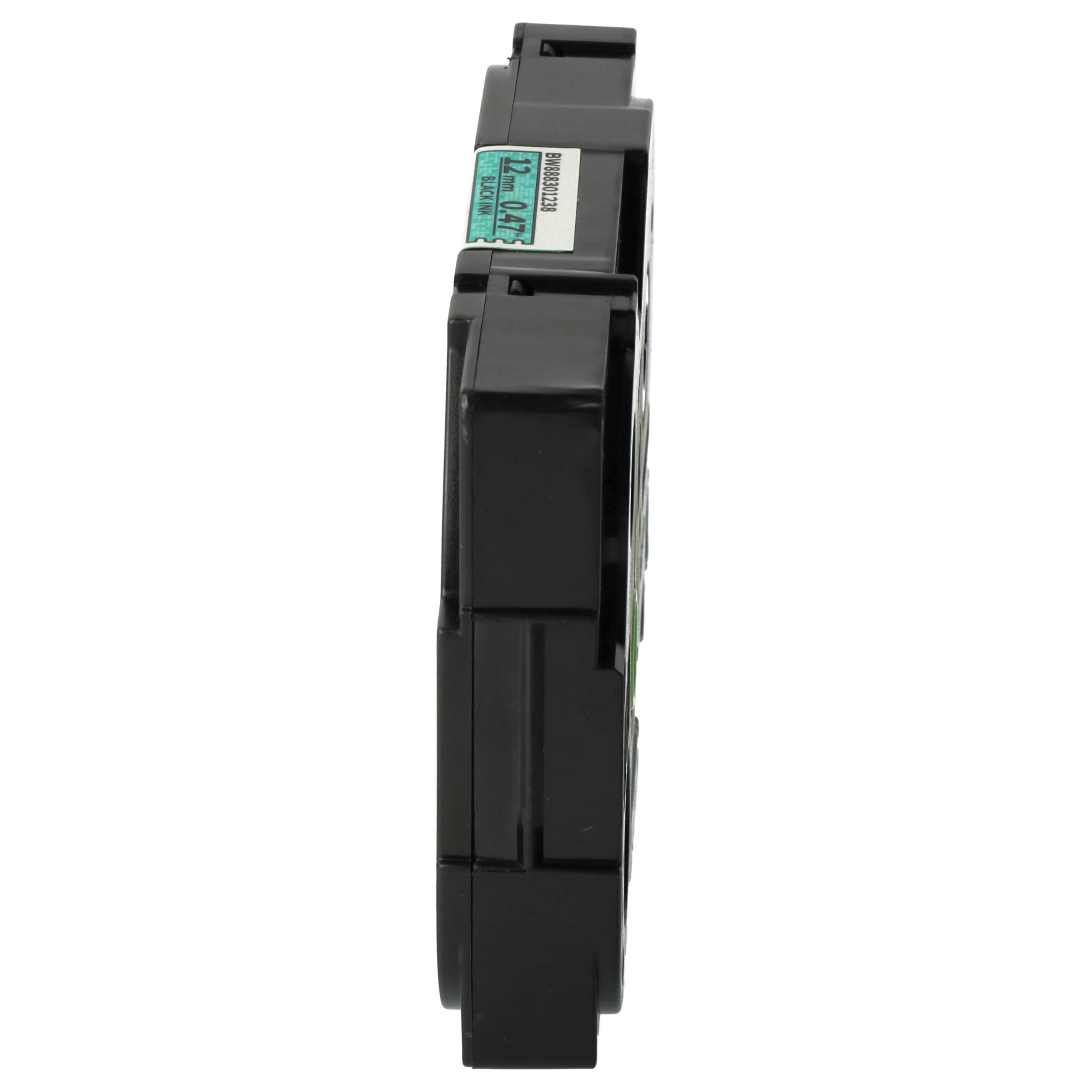 Ein schwarzes, rechteckiges elektronisches Bauteil mit Aufkleber, weißer Hintergrund. Der Aufkleber hat Text.