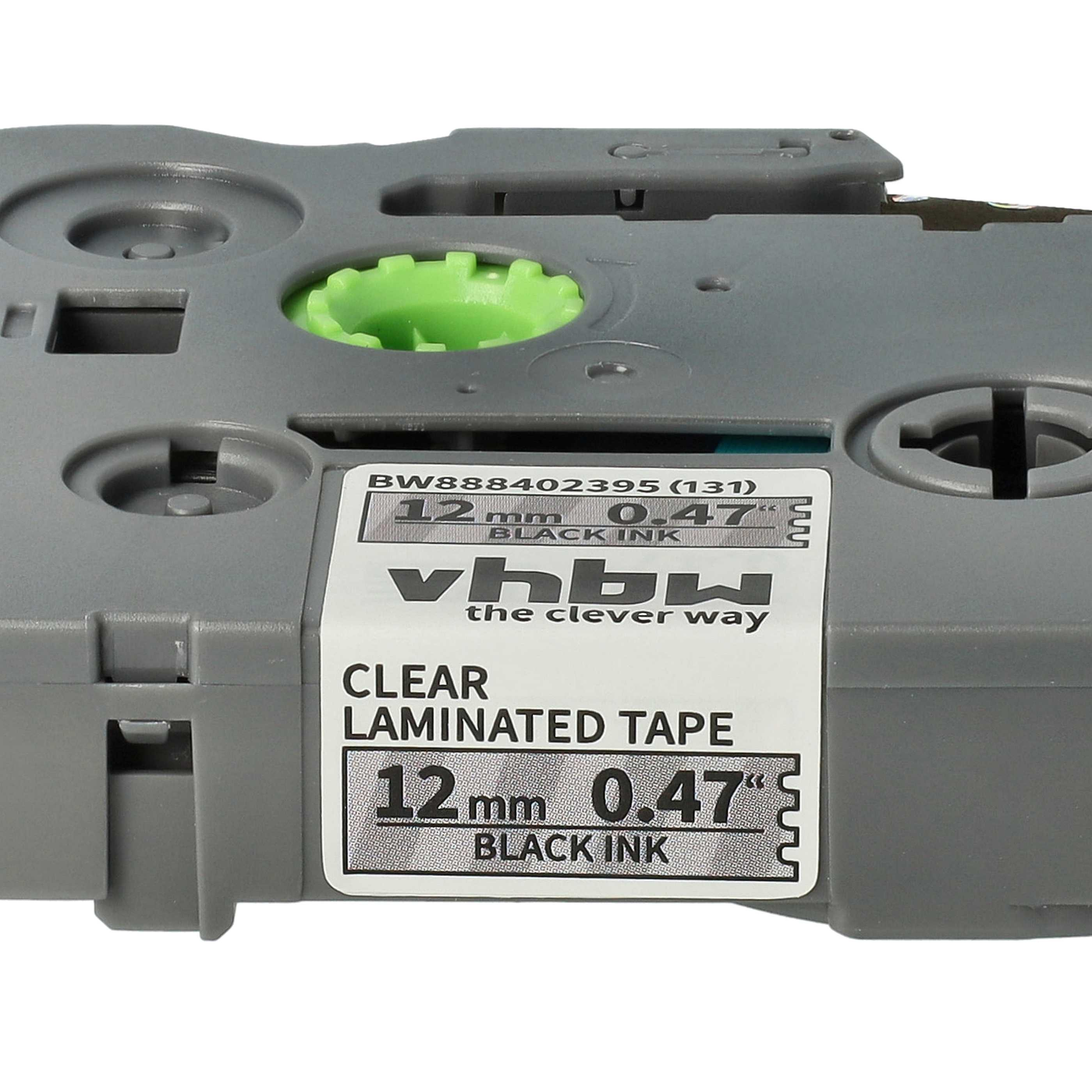 Eine Etikettentape-Kartusche. Sie ist grau mit einer grünen Innenrolle. Auf dem Etikett steht 'CLEAR LAMINATED TAPE 12mm 0,47" BLACK INK'.