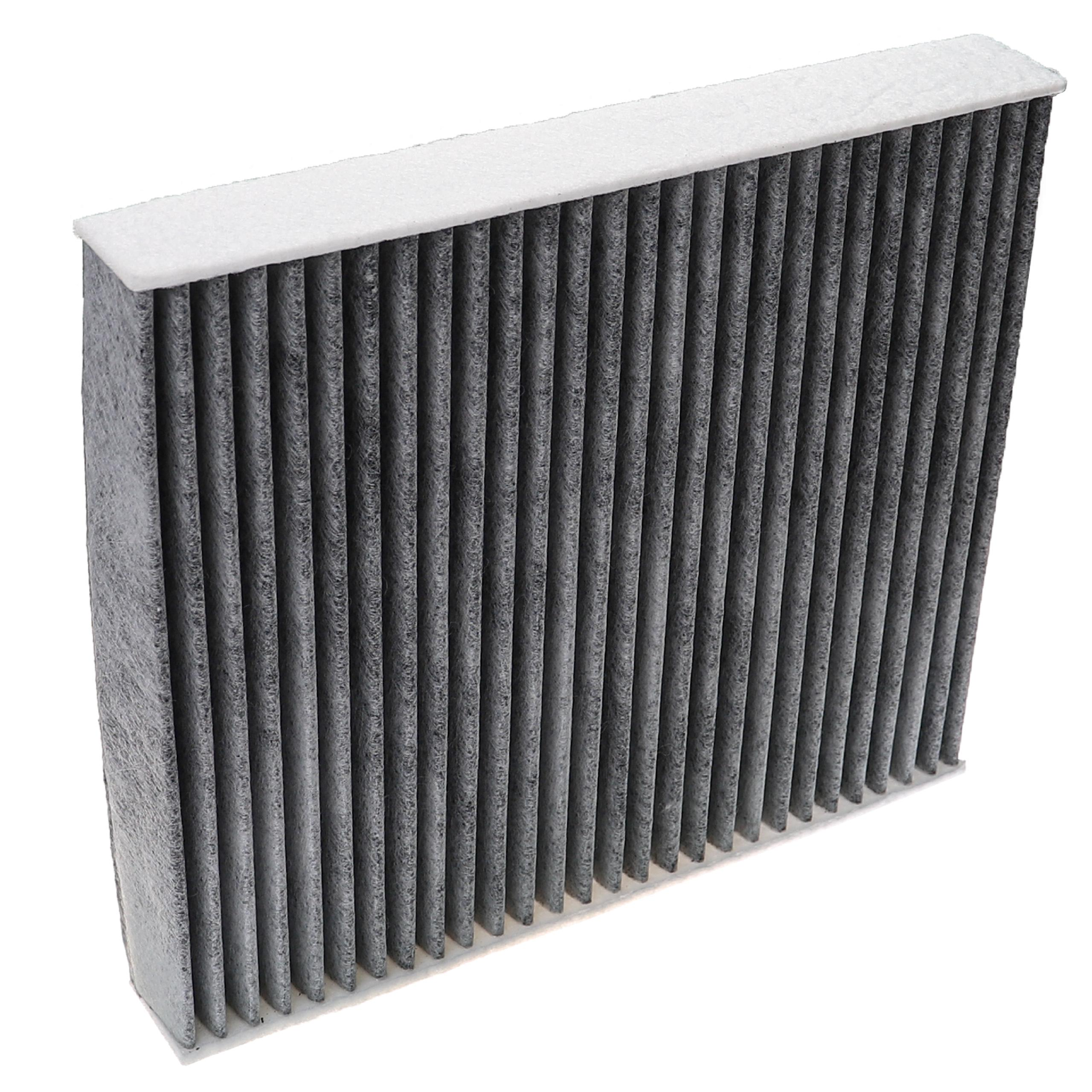 Ein Luftfilter mit grauem, plissiertem Filtermaterial und weißem Rahmen. Isoliert auf weißem Hintergrund.