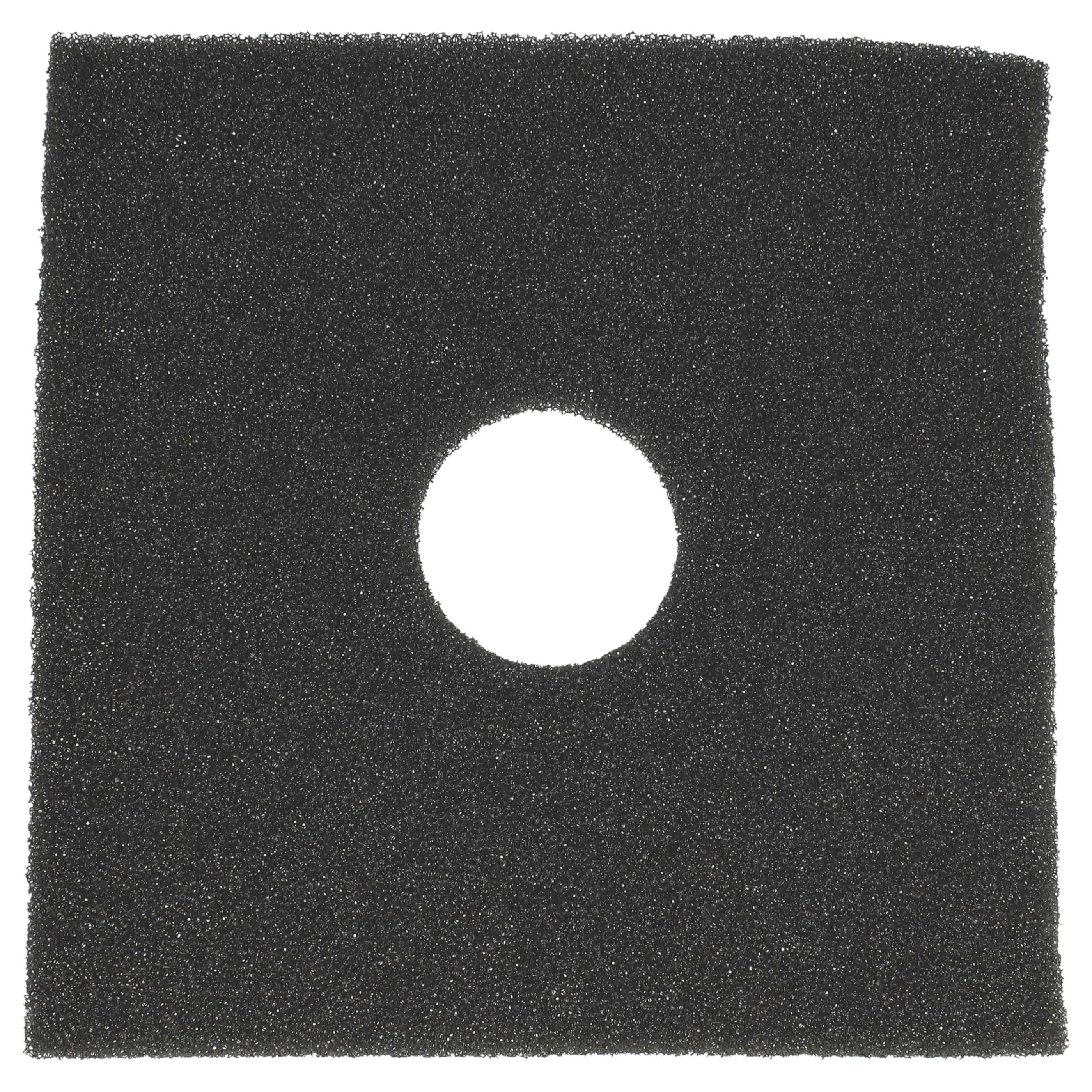 Ein quadratischer, schwarzer Schaumstofffilter mit einem kreisförmigen Loch in der Mitte. Weißer Hintergrund.