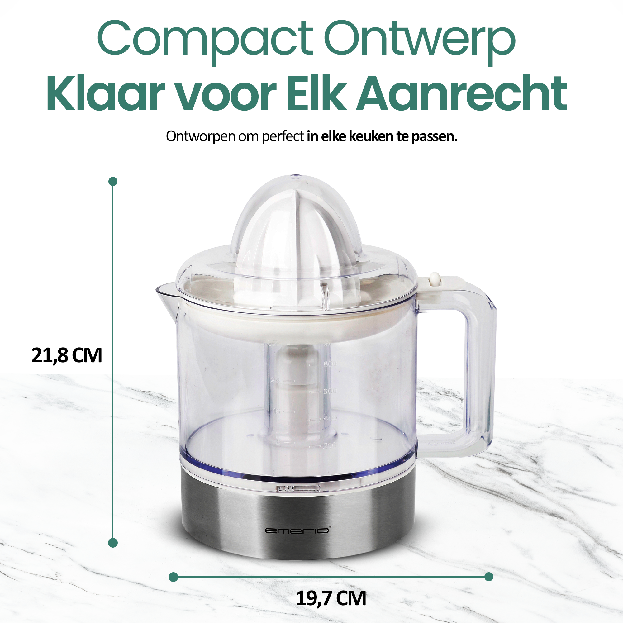 Una juguera transparente con base de acero inoxidable, sobre una superficie de mármol. El texto dice 'Compact Ontwerp Klaar voor Elk Aanrecht'.