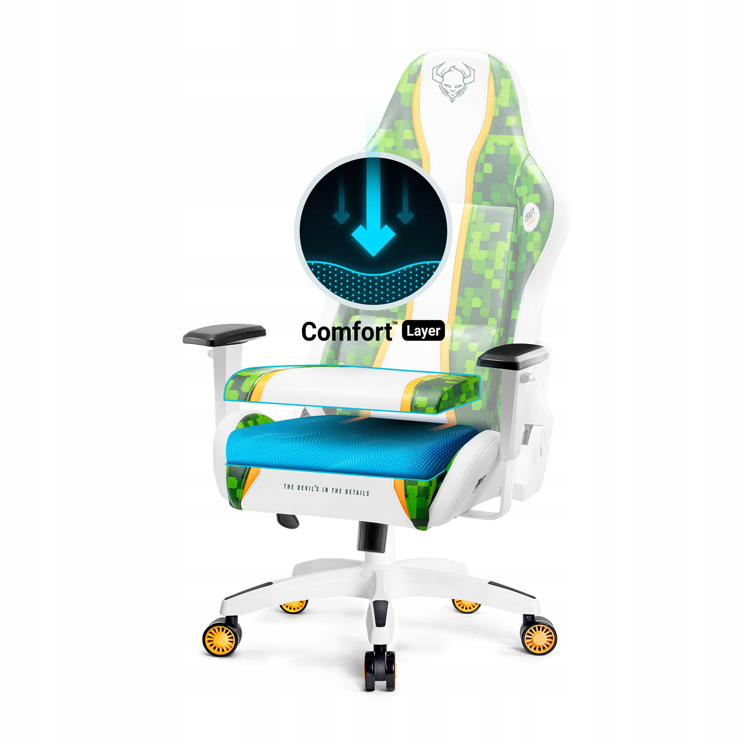 Krzesło do gier z białymi, zielonymi i pomarańczowymi akcentami. Ma logo czaszki, niebieskie siedzisko i pomarańczowe koła.