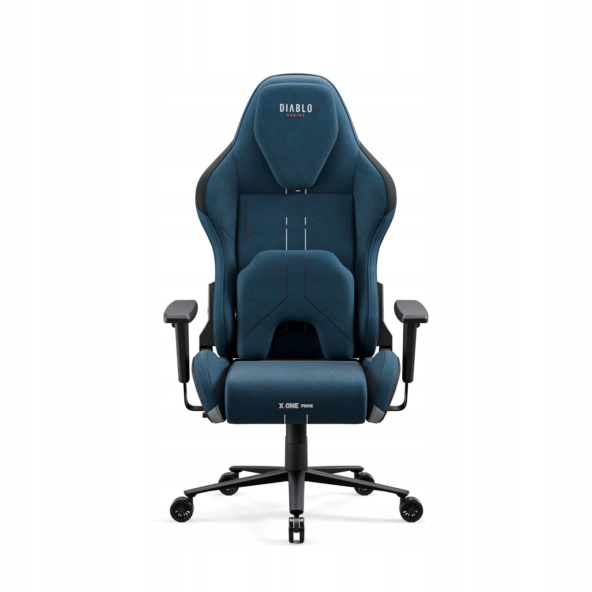 Niebieski fotel gamingowy na białym tle. Ma zagłówek, oparcie, podłokietniki i siedzisko. Koła są czarne.