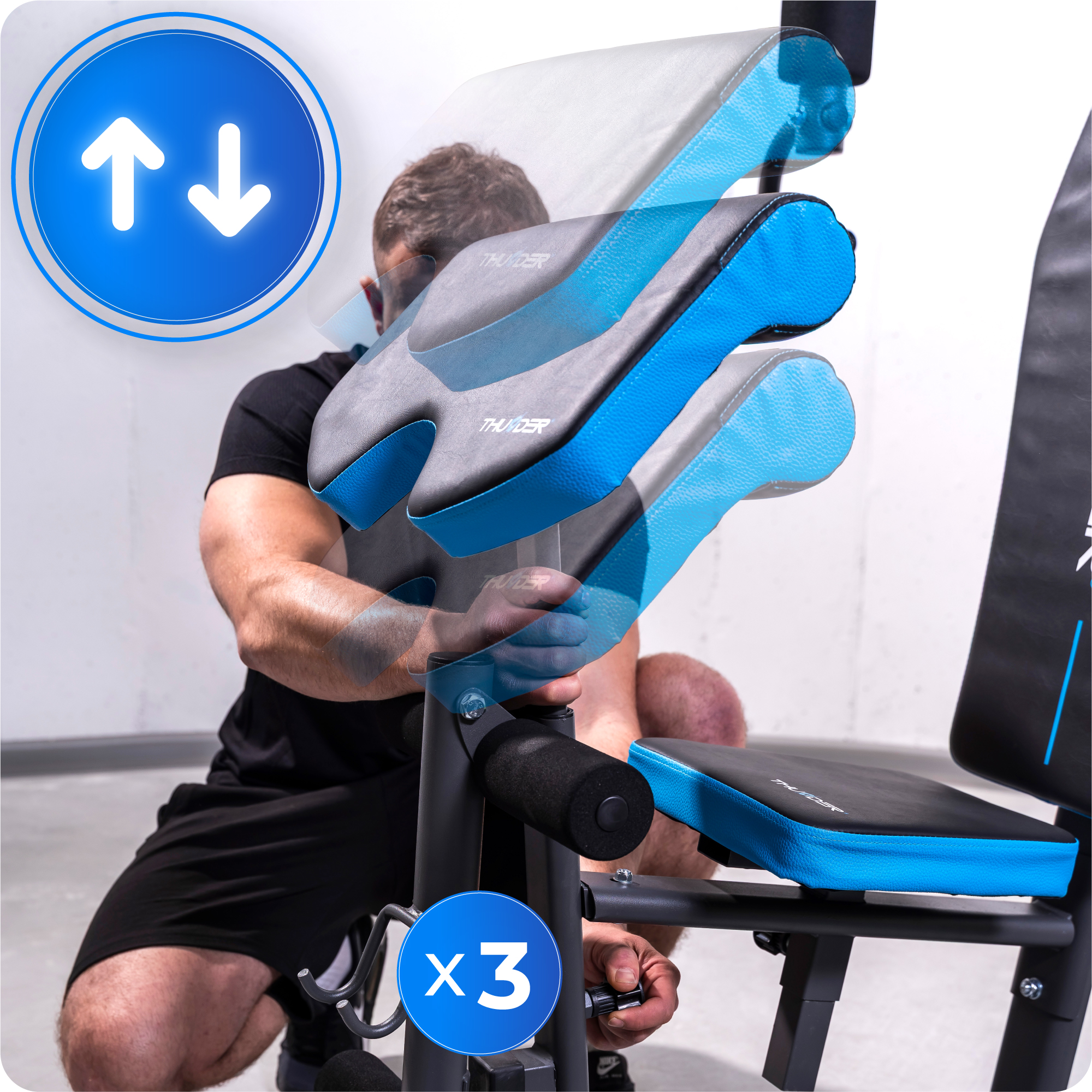 Mężczyzna reguluje szarą i niebieską ławkę do ćwiczeń. Ikona strzałek w górę i w dół w lewym górnym rogu.