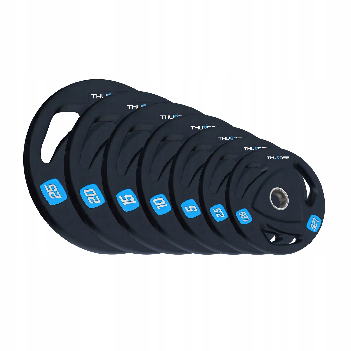 Czarne talerze obciążeniowe z niebieskimi numerami wskazującymi wagę. Widoczne są różne rozmiary.