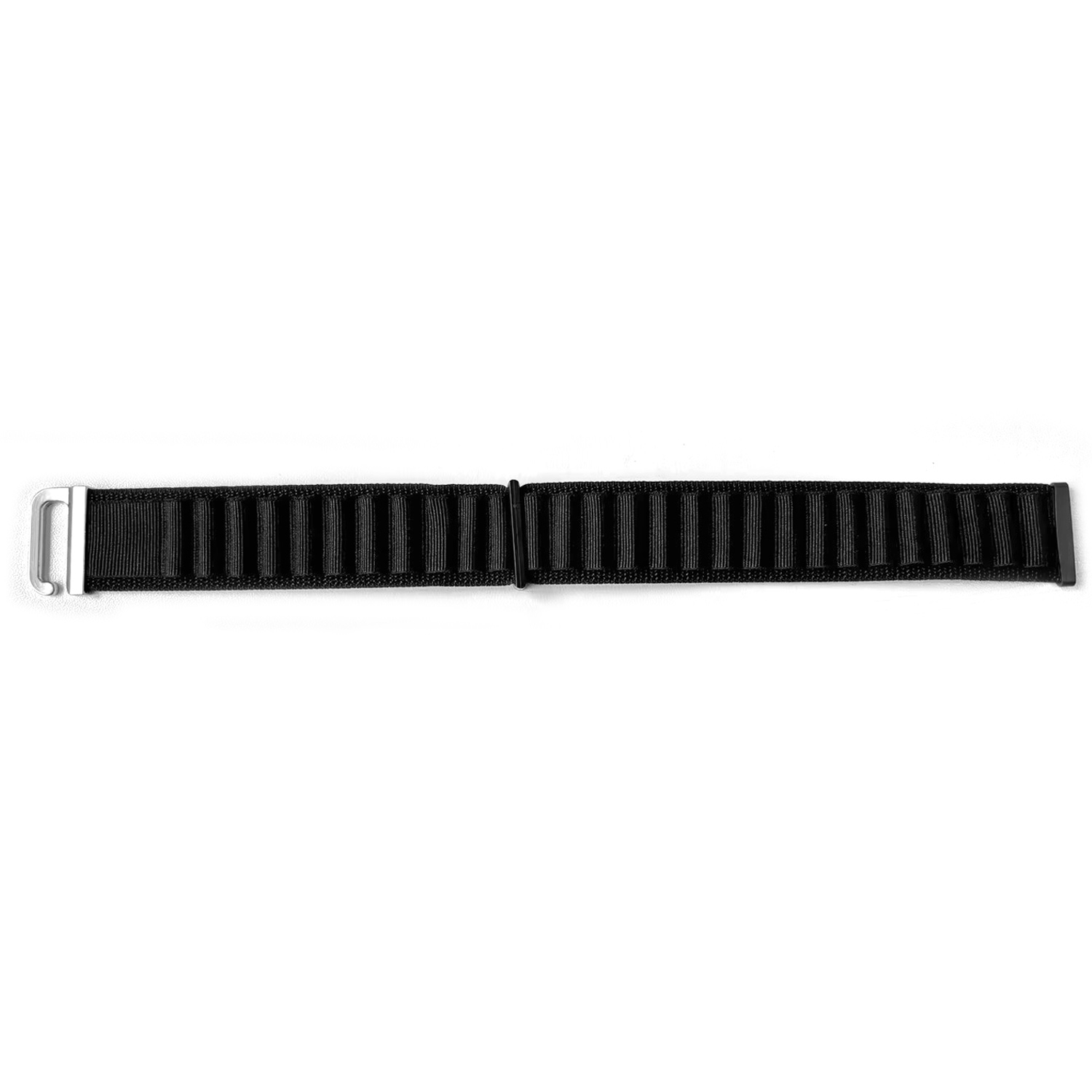 Una correa de reloj negra se encuentra horizontalmente sobre un fondo blanco. La correa tiene una hebilla plateada y un cierre negro.