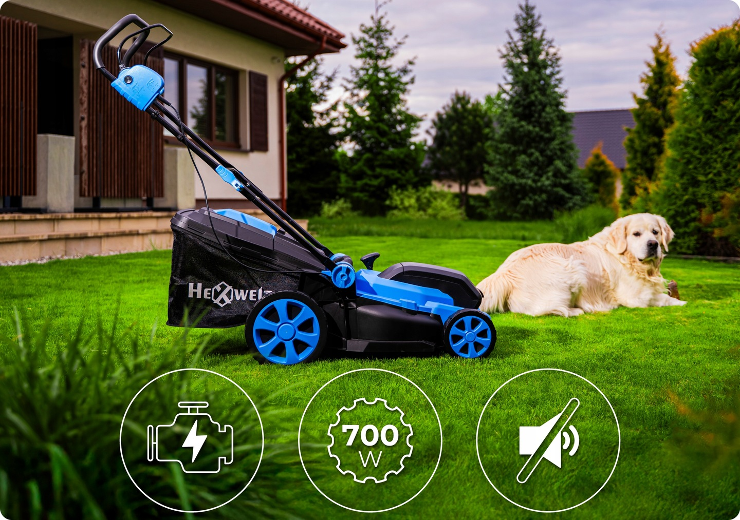 Niebiesko-czarna kosiarka na zielonej trawie. Złoty Retriever odpoczywa w pobliżu. Ikony: silnik, 700W i wyciszenie.