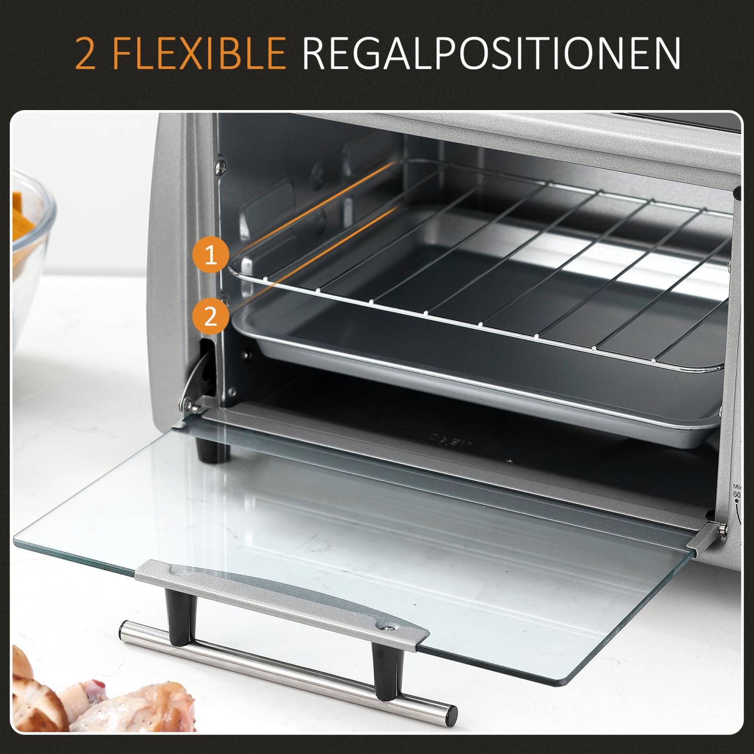 Ein Toaster-Ofen mit offener Glastür. Im Inneren befinden sich zwei Rostpositionen. Im Vorder- und Hintergrund sind Lebensmittel zu sehen.