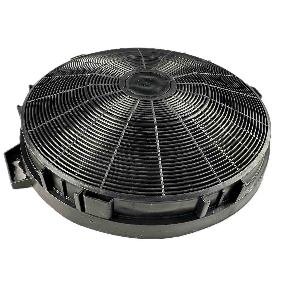 Ein schwarzer, runder, fächerförmiger Filter mit radialem Grilldesign. Er hat eine zentrale, kreisförmige Kappe und ist auf weißem Hintergrund isoliert.