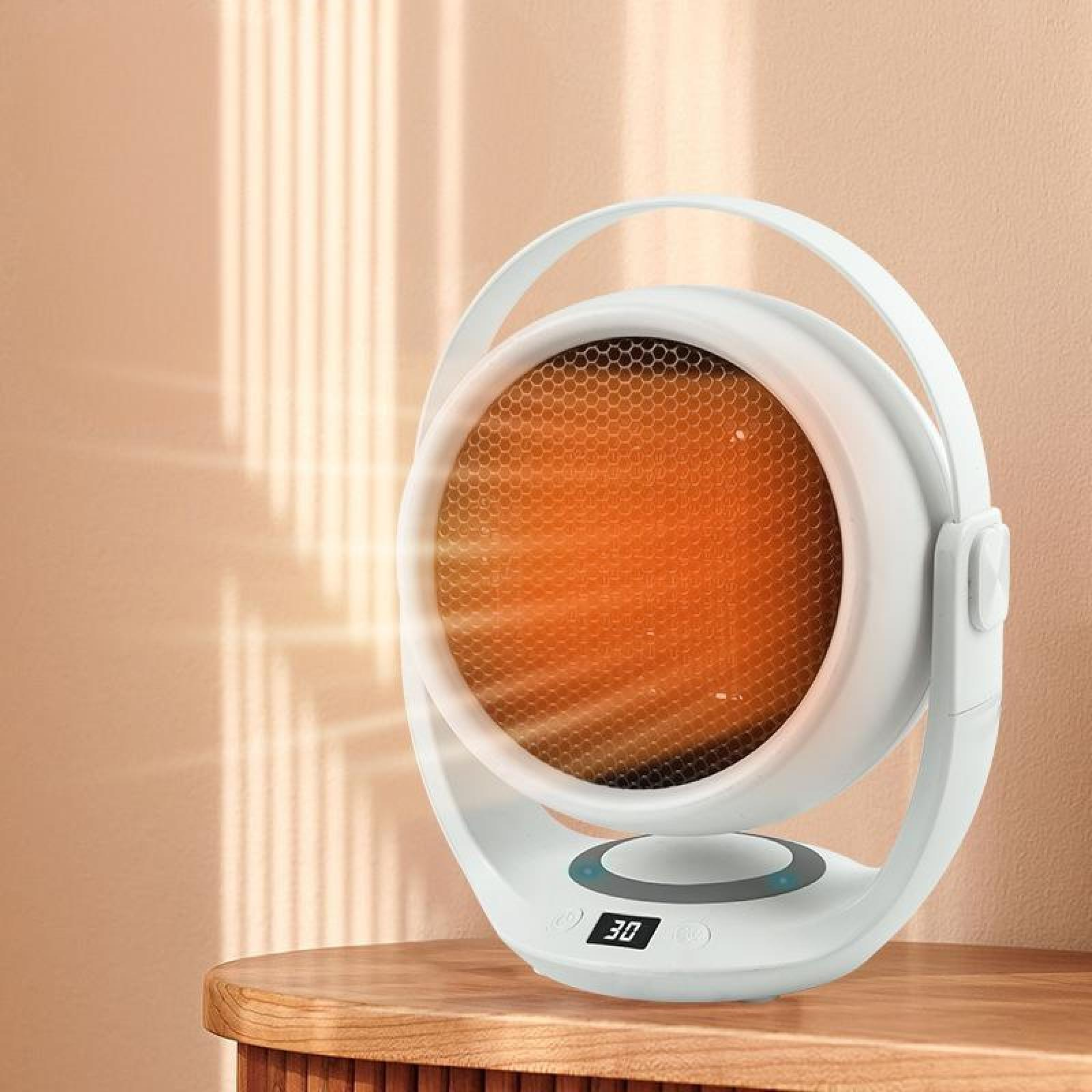 Ein weißer Elektroheizer mit orangefarbenem Heizelement steht auf Holz. Das Display zeigt 30. Im Hintergrund ist eine beige Wand zu sehen.