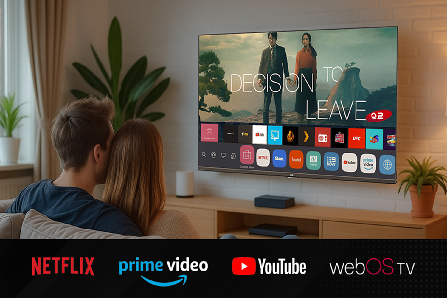 Paar schaut Fernsehen, Filmplakat 'Decision to Leave'. Streaming-Apps wie Netflix, Prime Video und YouTube sind sichtbar.