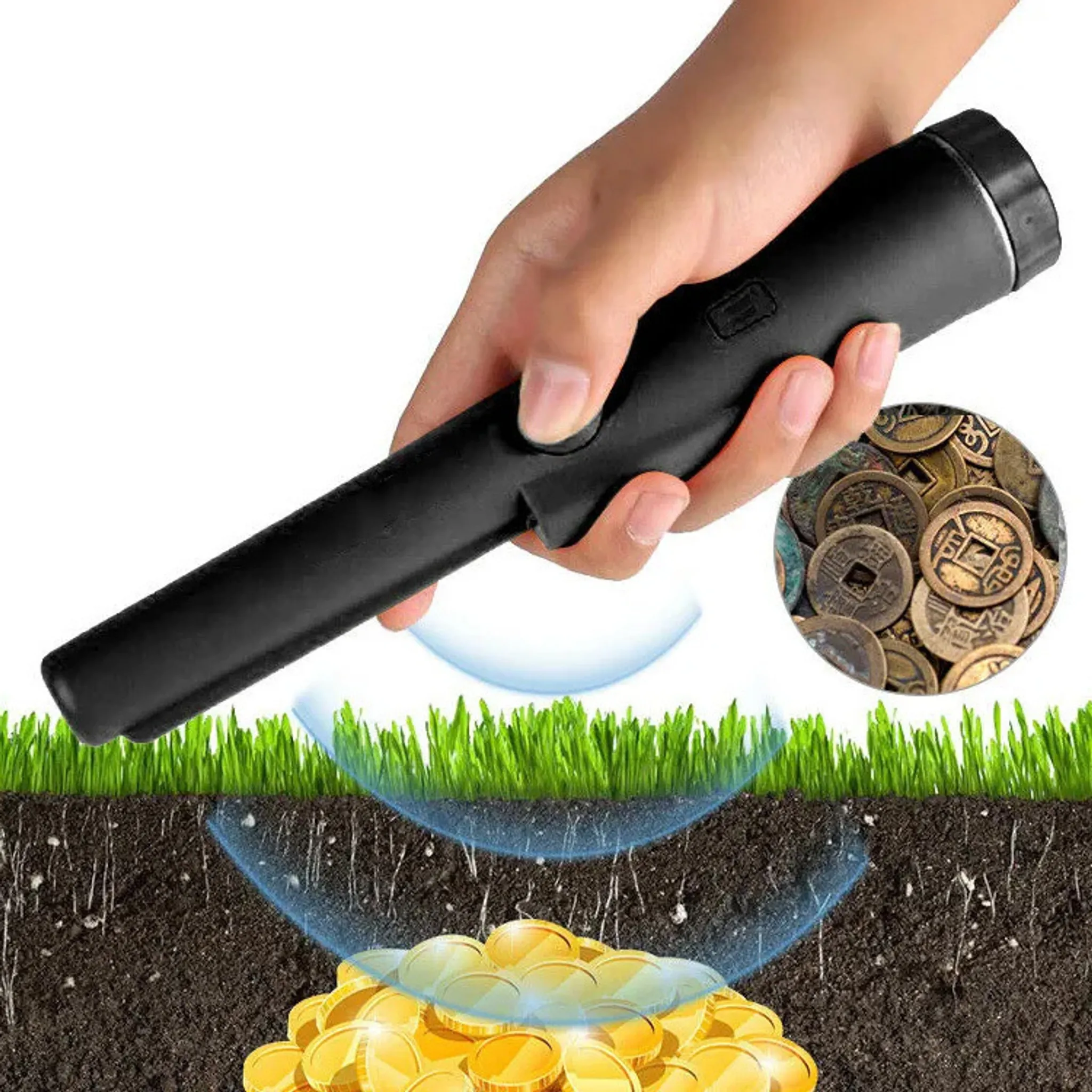 Hand hält einen schwarzen Metalldetektor. Der Detektor befindet sich über Gras, Erde und einem Schatz. Münzen sind sichtbar.