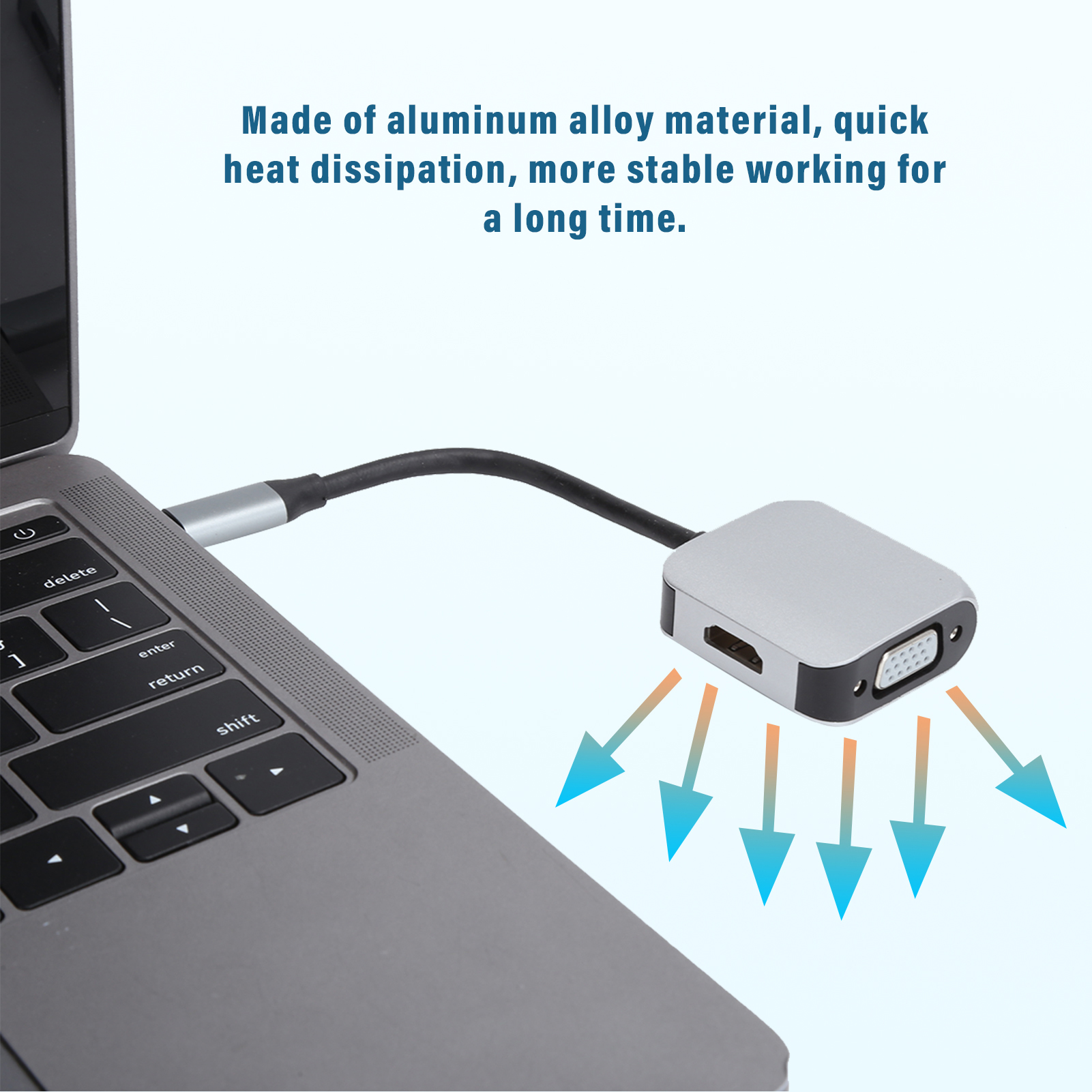 Laptop, verbunden mit einem silbernen Adapter mit HDMI- und VGA-Anschlüssen. Blaue Pfeile zeigen Wärmeableitung.