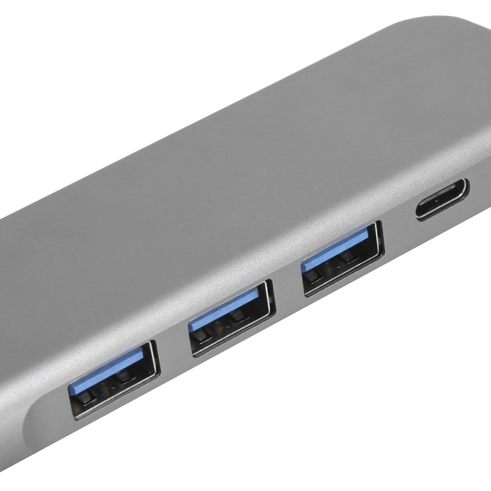 Ein silberner USB-Hub mit vier USB-Anschlüssen, einem USB-C-Anschluss und weißem Hintergrund.