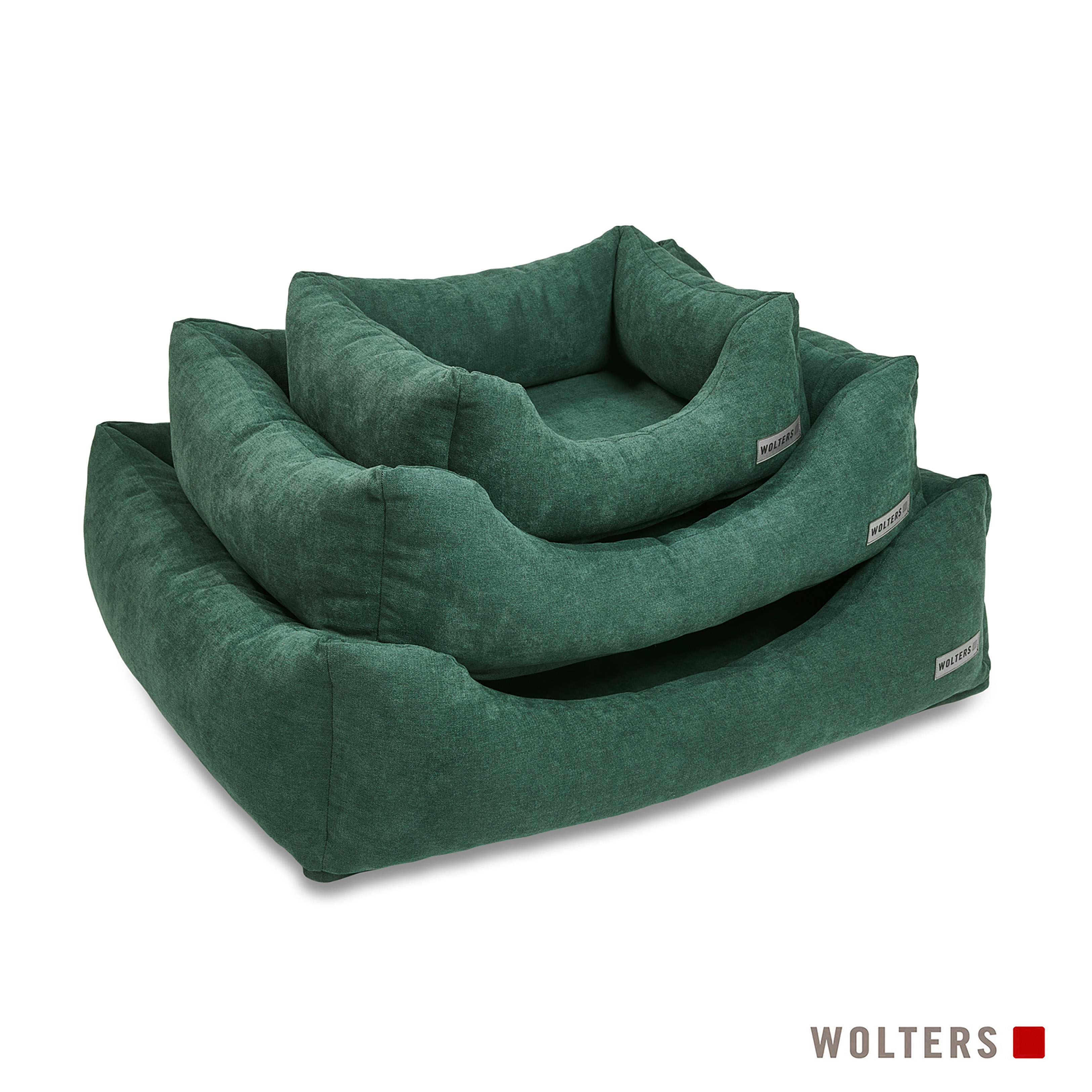 Drei gestapelte grüne Hundebetten auf weißem Hintergrund. Wolters-Logo unten.