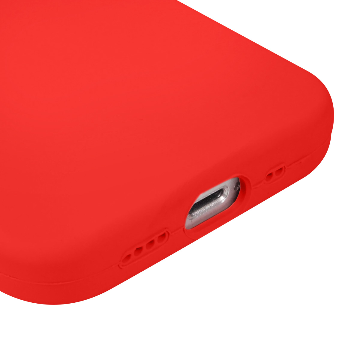 Primo piano di una custodia rossa per telefono. Sono visibili una porta di ricarica e fori per altoparlanti. Sfondo bianco.