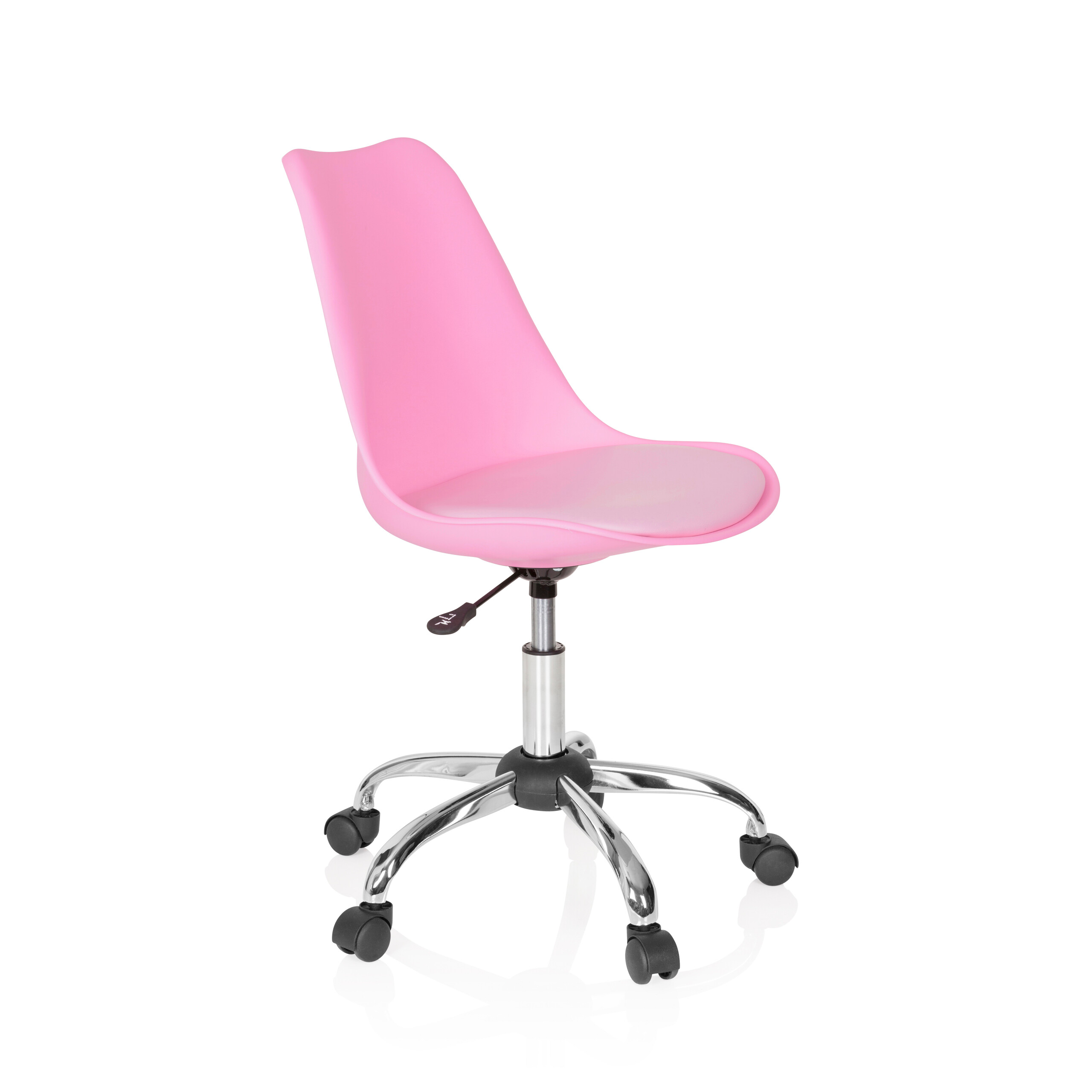 Ein rosa Bürostuhl auf weißem Hintergrund. Er hat eine geschwungene Rückenlehne, einen gepolsterten Sitz und ein Chromgestell mit Rollen.