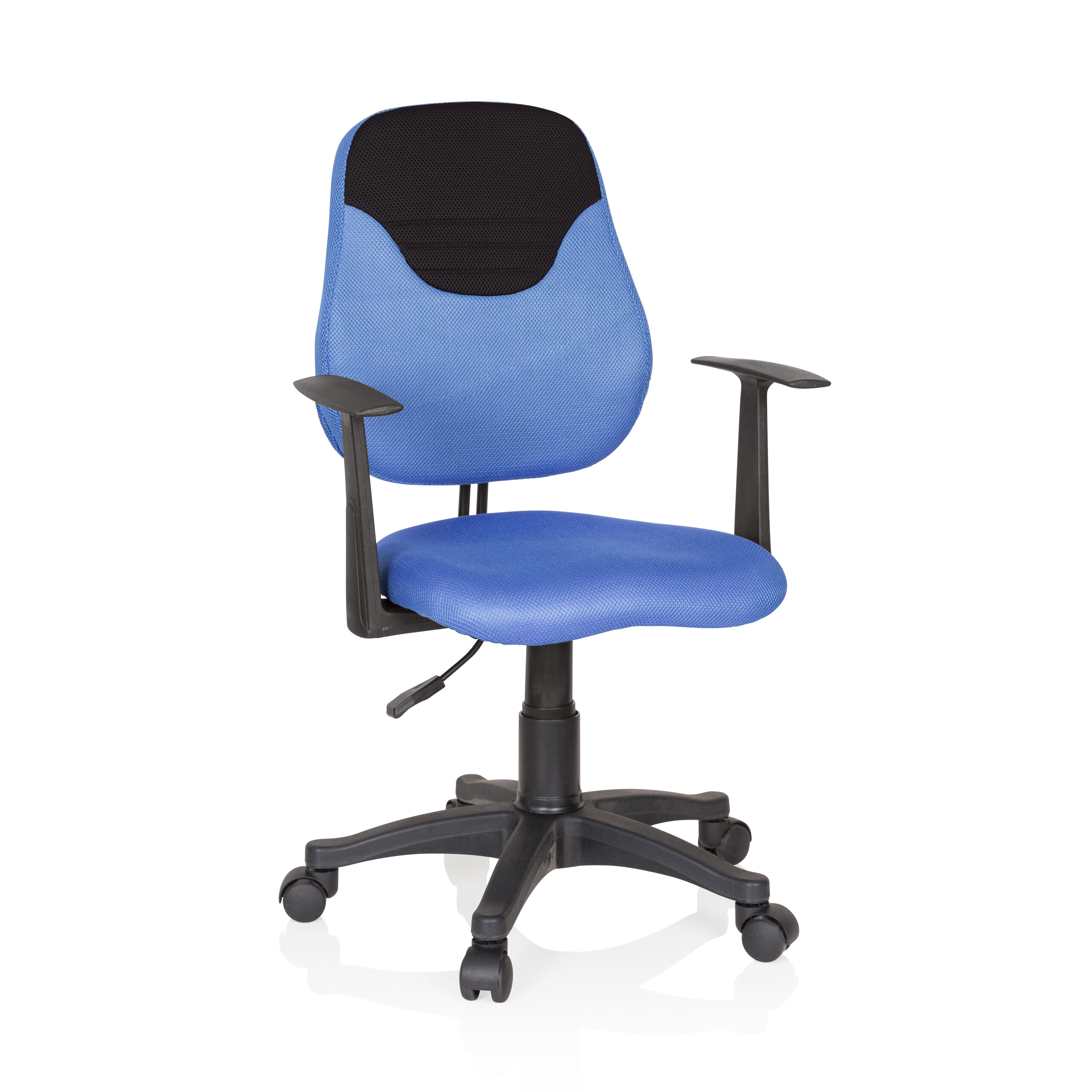 Blauer Bürostuhl mit schwarzer Rückenlehne und Armlehnen. Er hat ein Fünf-Rollen-Gestell, schwarzen Rahmen und vor weißem Hintergrund.