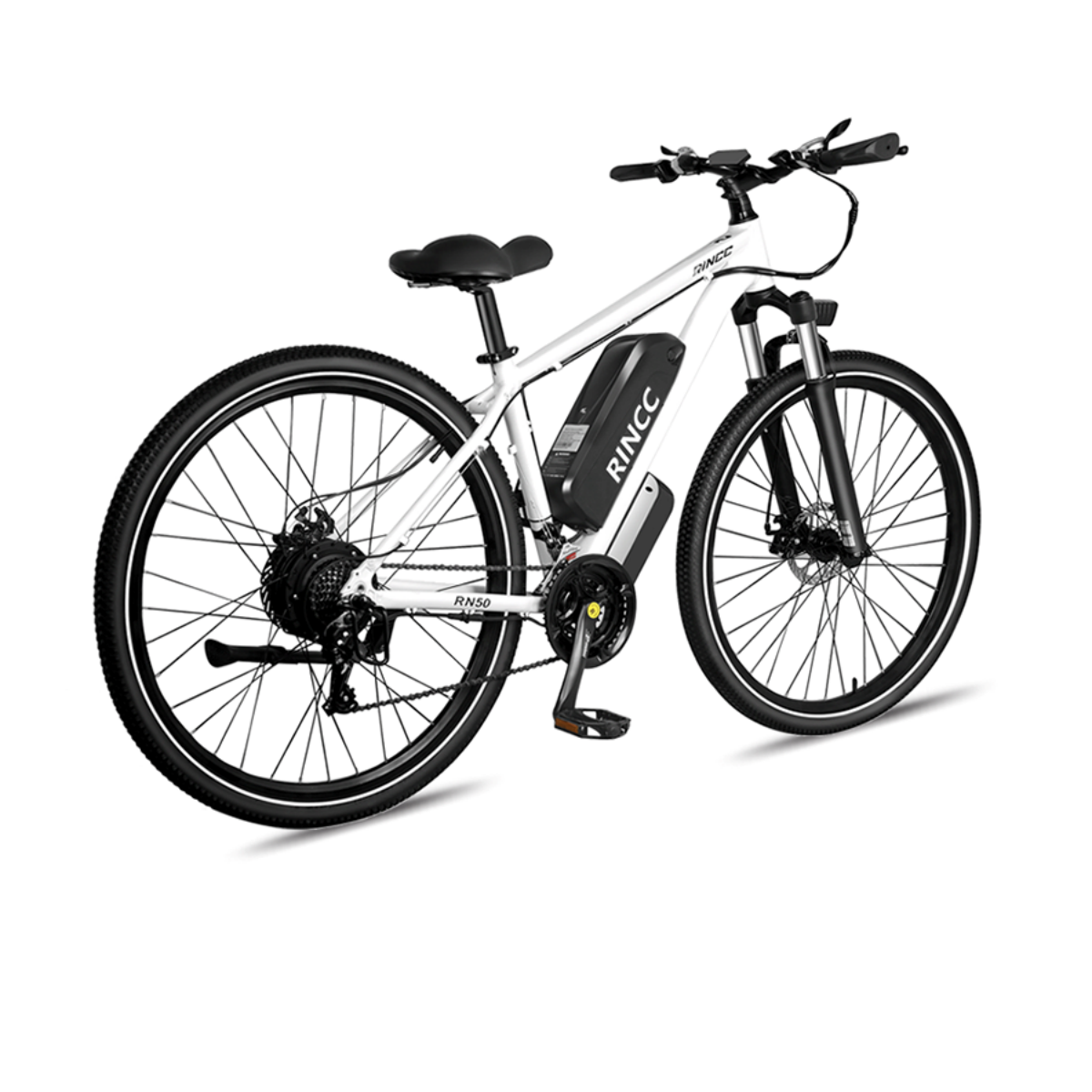 Biały rower elektryczny na białym tle. Rower ma czarne opony, czarne siodełko i czarny akumulator.