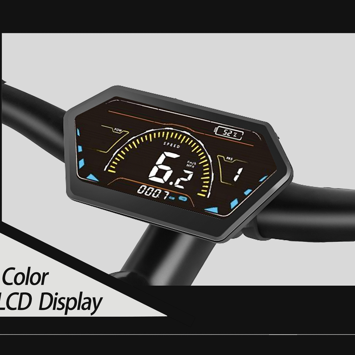 Wyświetlacz LCD pokazuje prędkość 6.2, PAS 1 i 52% baterii. Czarny wyświetlacz jest na czarnej kierownicy.