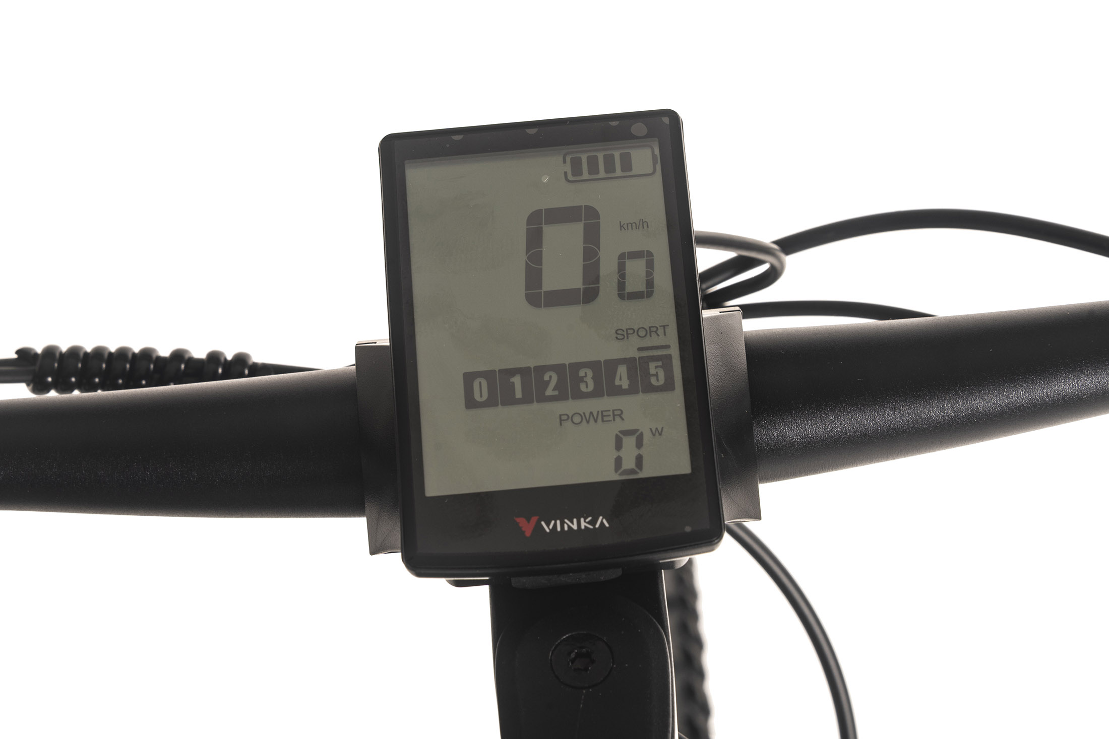 Nahaufnahme des Digitaldisplays eines Fahrrads mit Geschwindigkeit, Leistung und Akkuladestand. Das Display ist an einem schwarzen Lenker befestigt.