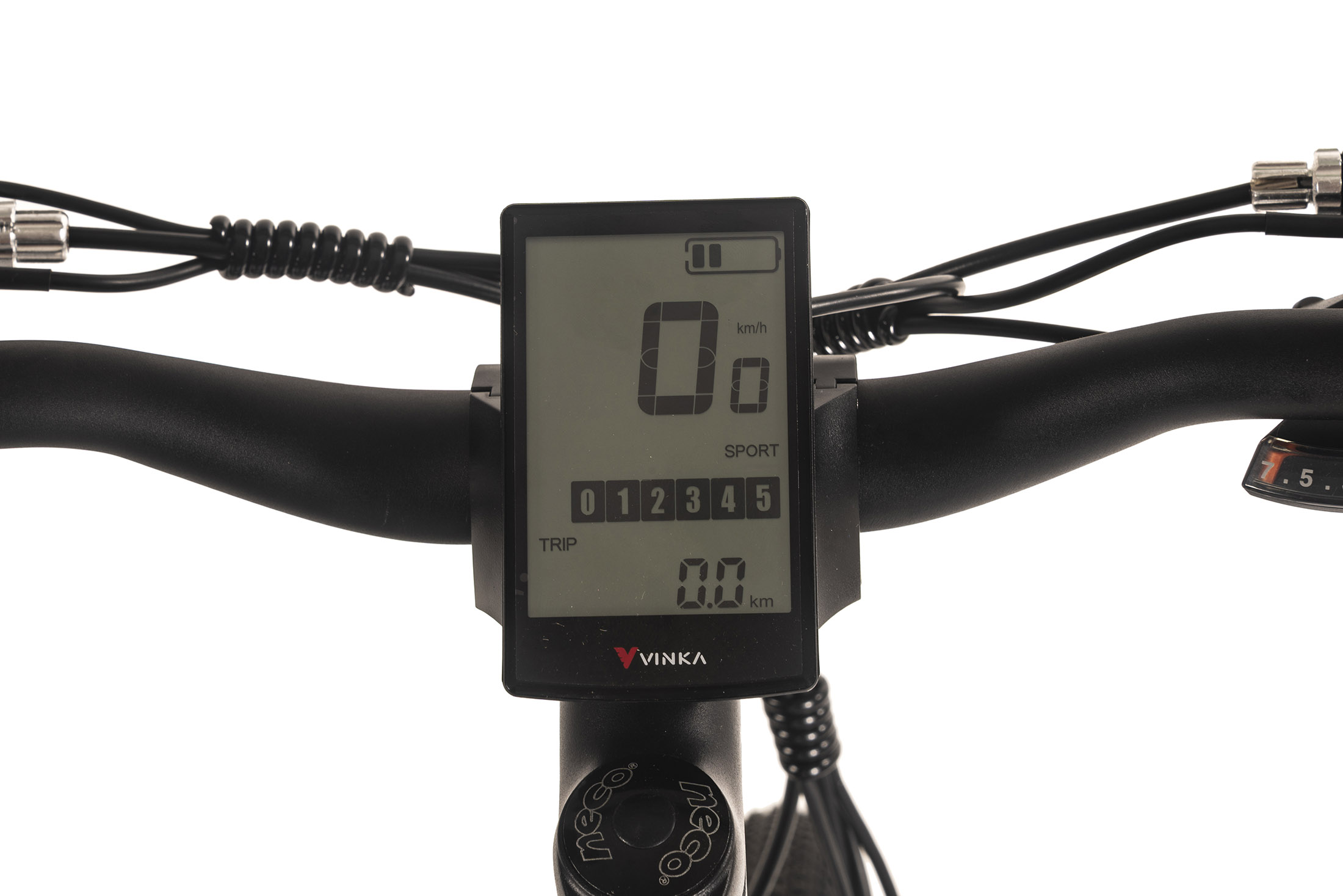Lenker eines Elektrofahrrads mit Digitalanzeige, die die Geschwindigkeit 0,0 km/h, den Akkuladestand und die Reisedetails anzeigt. Schwarzer Griff.