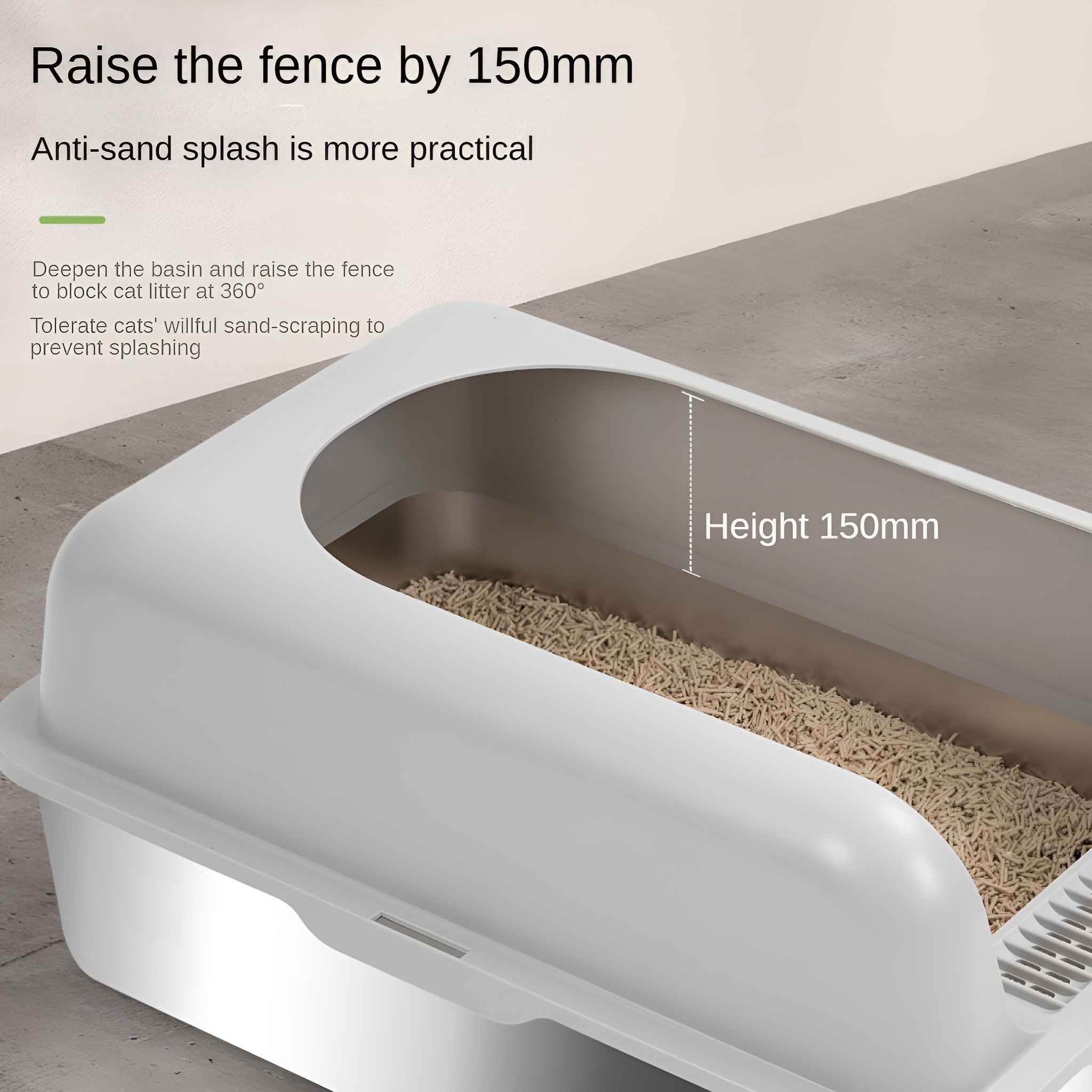 Weiße Katzentoilette mit erhöhten Seiten, gefüllt mit Holzpellets. Text zeigt eine Höhe von 150 mm an.