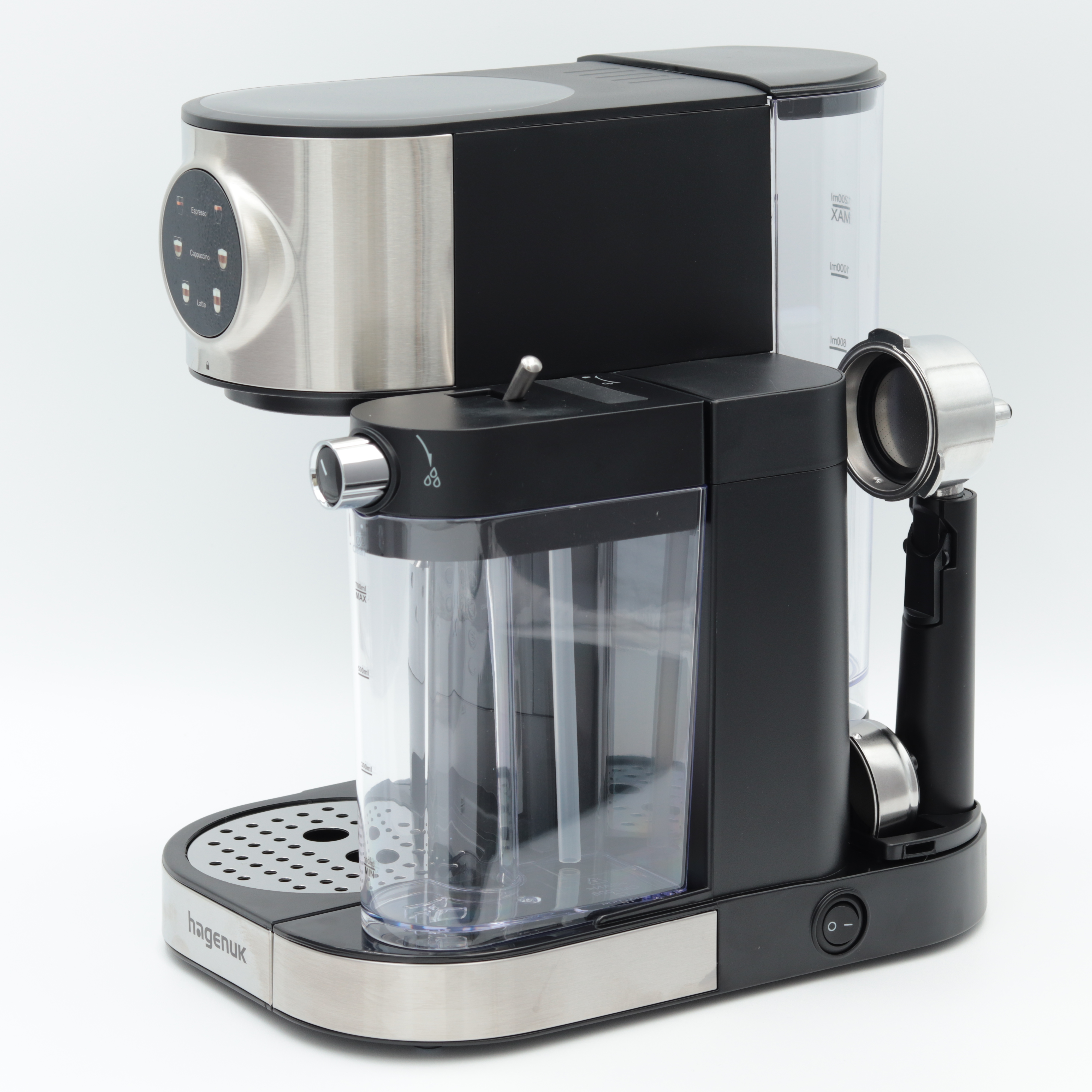 Eine schwarz-silberne Kaffeemaschine mit Wassertank und Siebträger. Sie hat Knöpfe für verschiedene Kaffeearten.