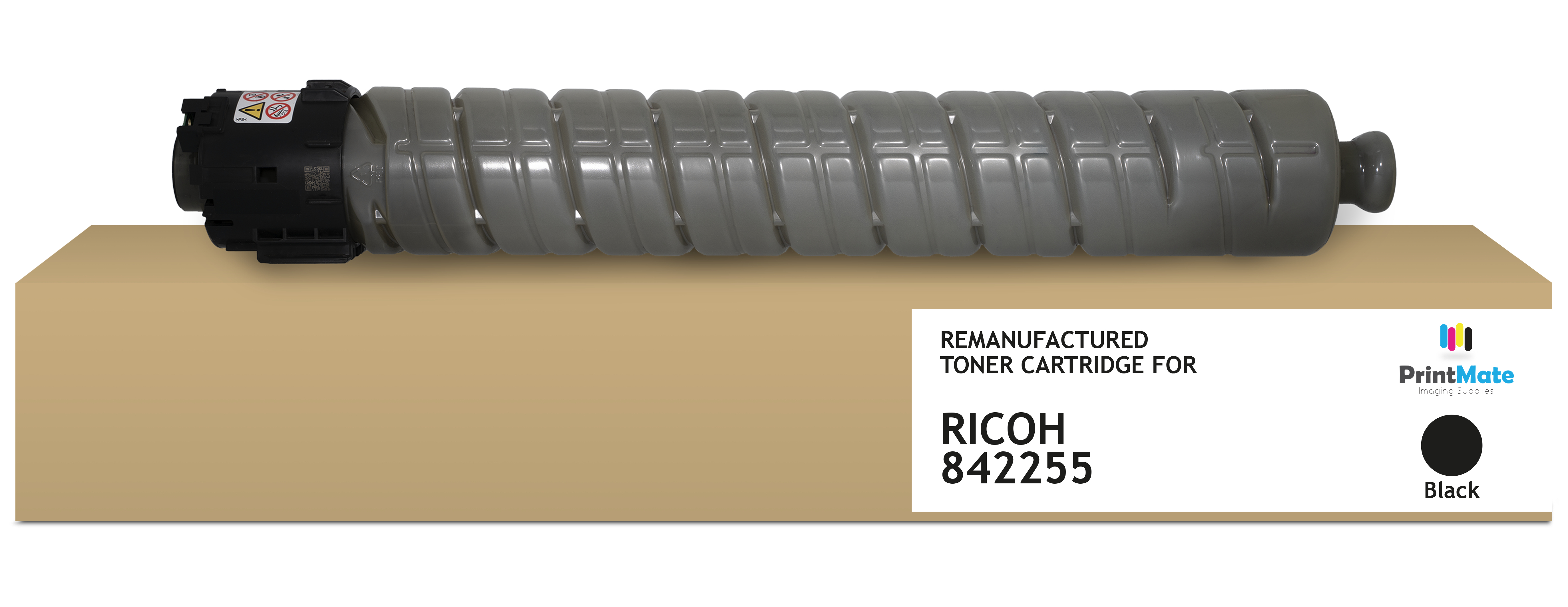 Cartuccia toner grigia su una scatola di cartone. L'etichetta dice 'Cartuccia toner rigenerata per RICOH 842255 Nero'.