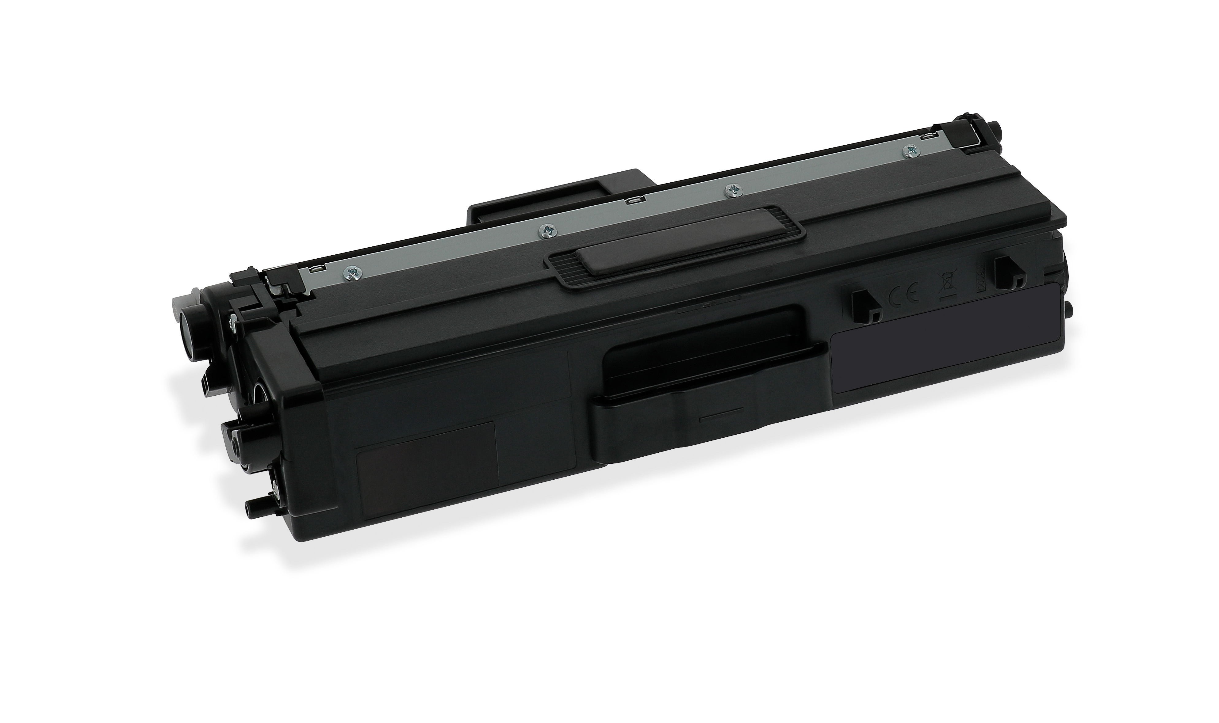Una cartuccia toner nera per stampante giace su una superficie bianca. Ha una forma rettangolare con una maniglia in alto.