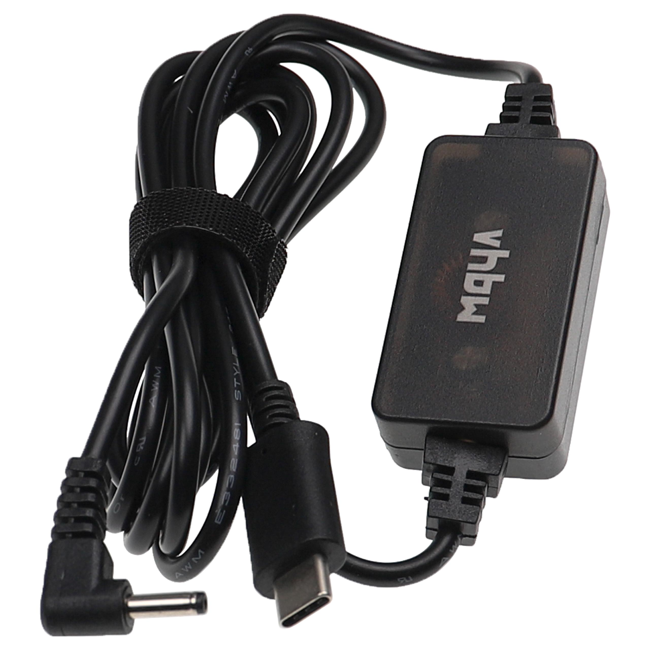 Ein schwarzes Netzteil mit Typ-C- und DC-Anschluss. Das Kabel ist aufgerollt und mit einem Klettverschluss gesichert.