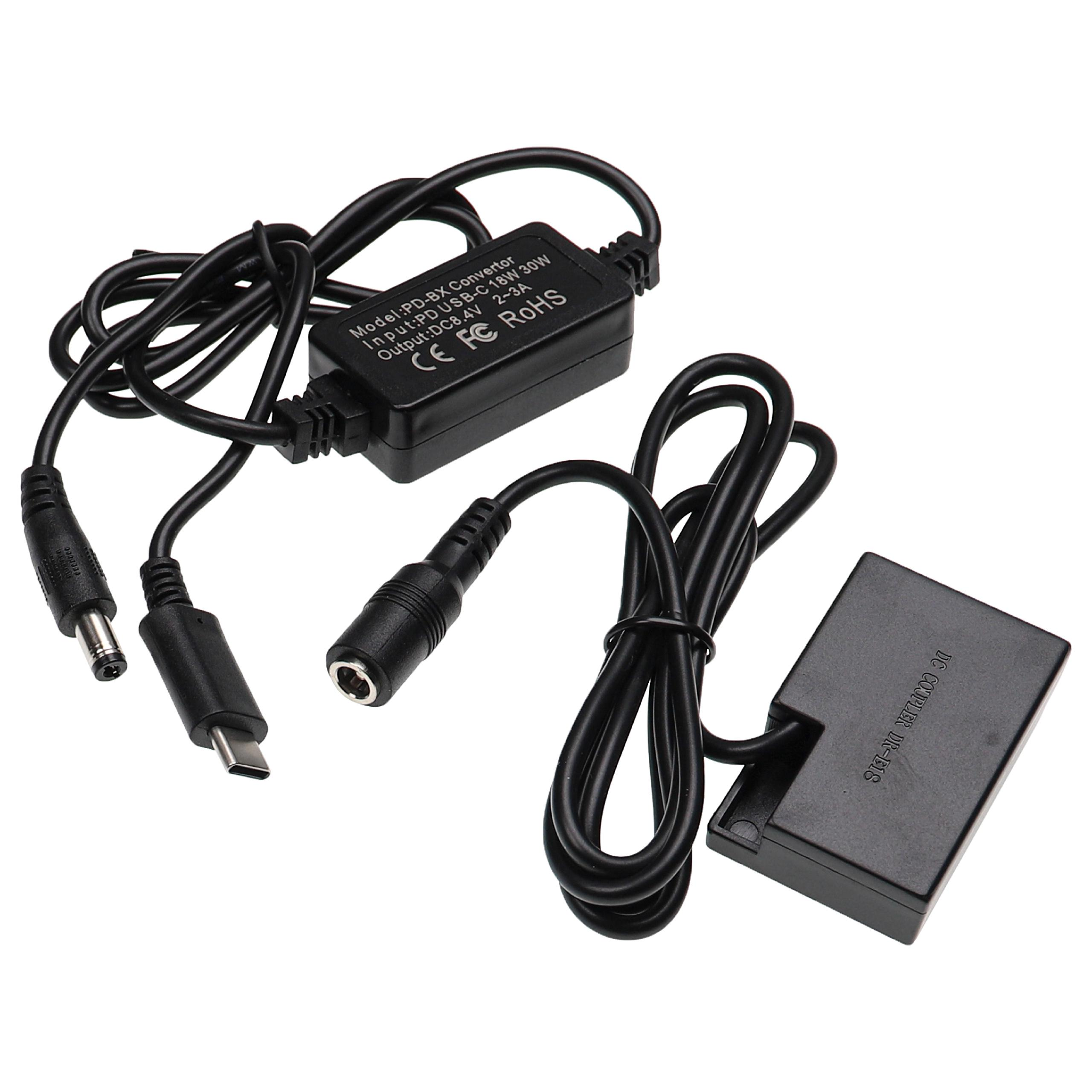 Zwei schwarze elektronische Konverter mit schwarzen Kabeln, verschiedenen Steckern und weißem Hintergrund.