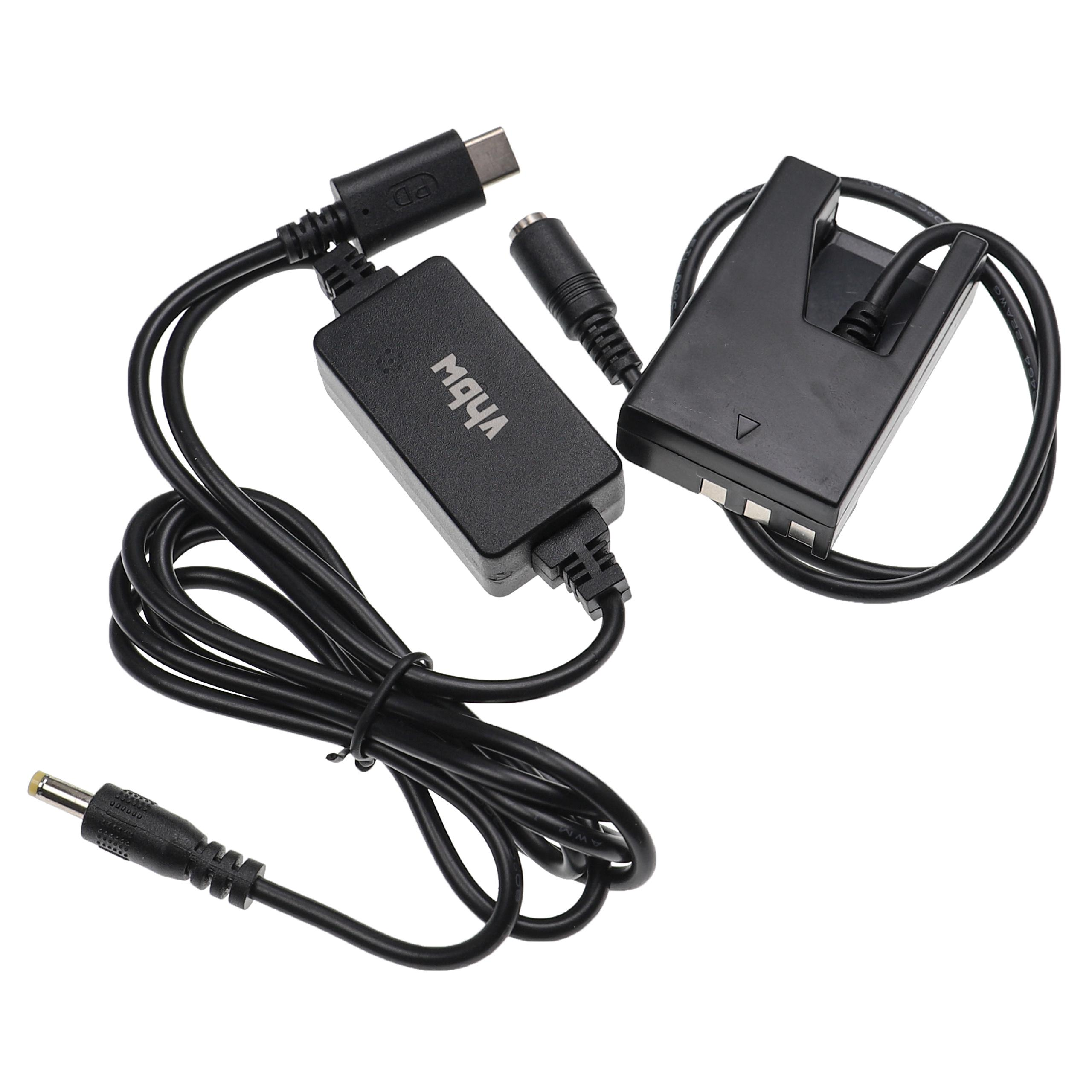 Ein schwarzer Netzadapter mit verschiedenen Steckern und Kabeln. Der Markenname "Mqva" ist sichtbar.