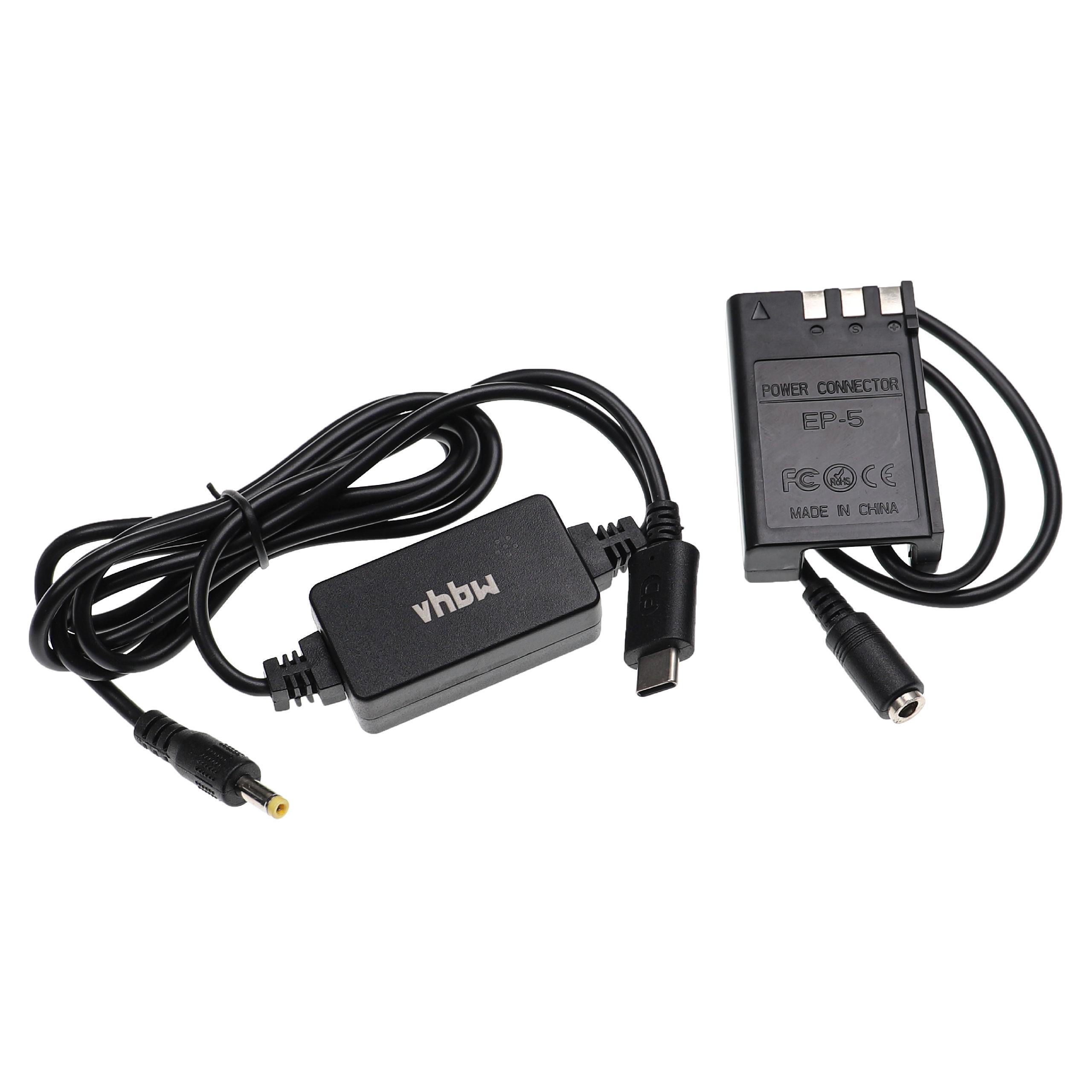 Ein schwarzer Netzadapter mit mehreren Anschlüssen. Kabel verbinden sich mit einem EP-5-Stromanschluss und einem USB-C-Anschluss.