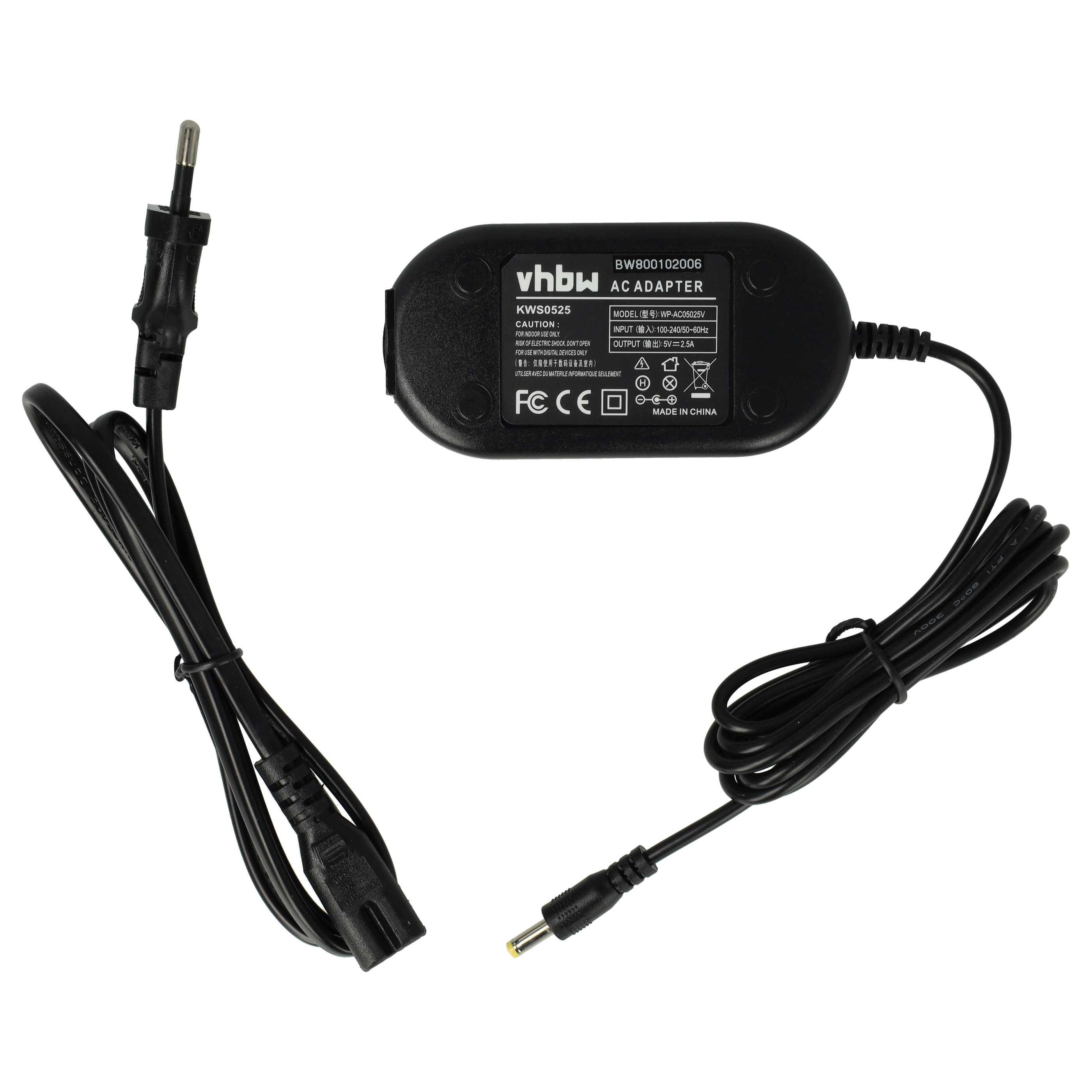 Schwarzes AC-Netzteil mit Netzkabel und Ausgangskabel. Der Adapter hat Text und Symbole auf seiner Oberfläche.