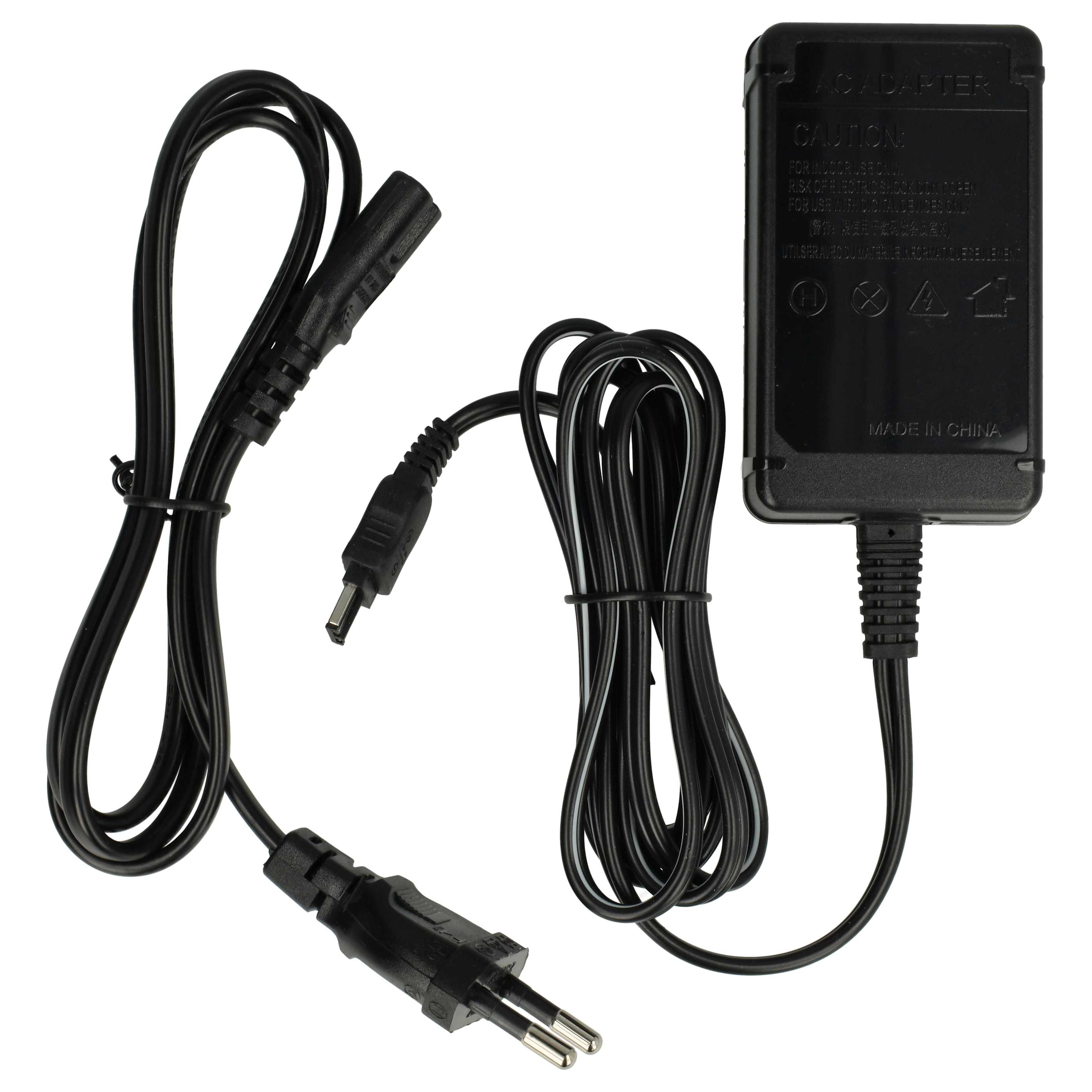 Schwarzes AC-Adapter mit mehreren Kabeln und Steckern. Es hat eine rechteckige Form mit Text und Symbolen. Made in China ist geschrieben.