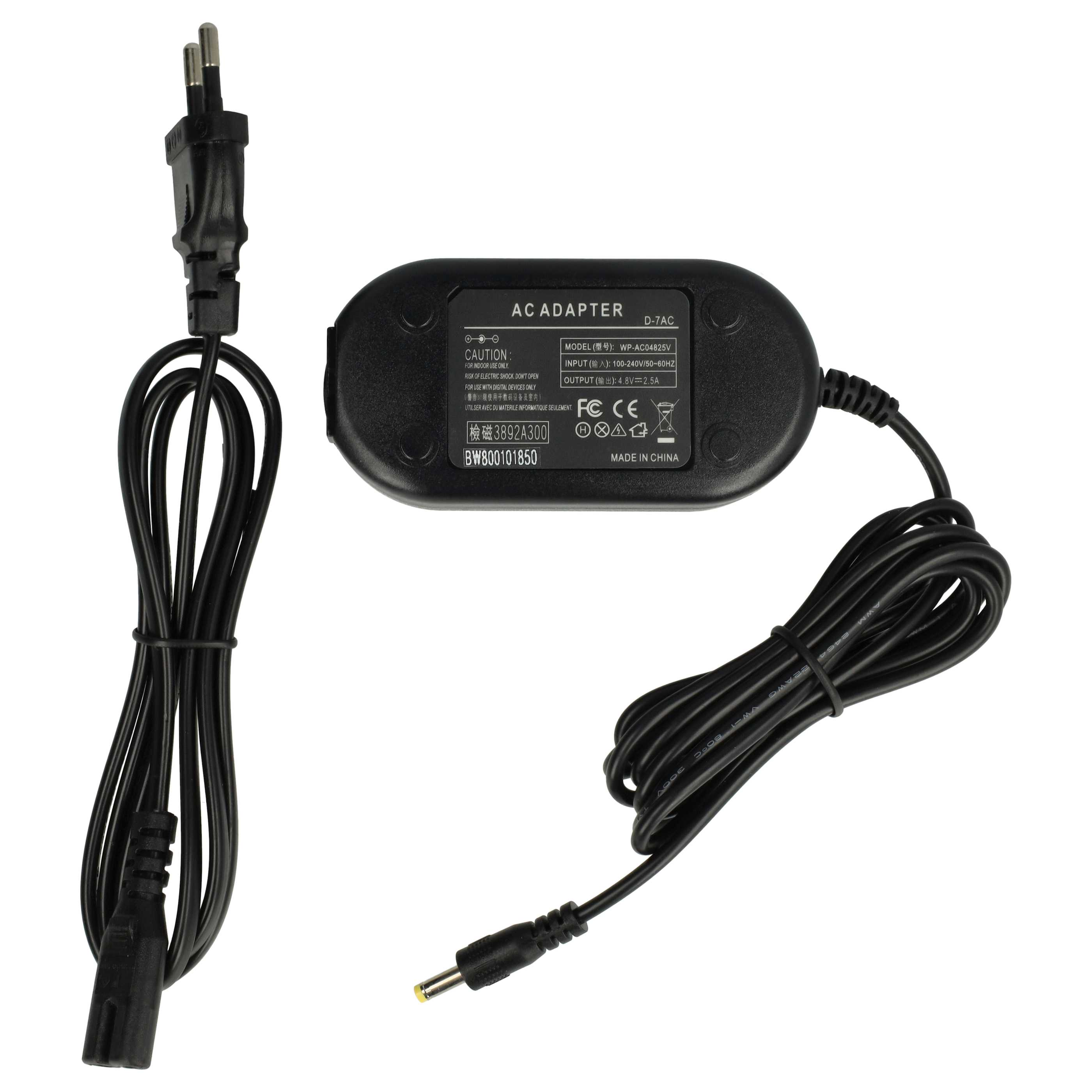 Schwarzes Netzteil mit Netzkabel. Der Adapter hat Text und einen Stecker an einem Ende und einen kleinen Stecker am anderen.