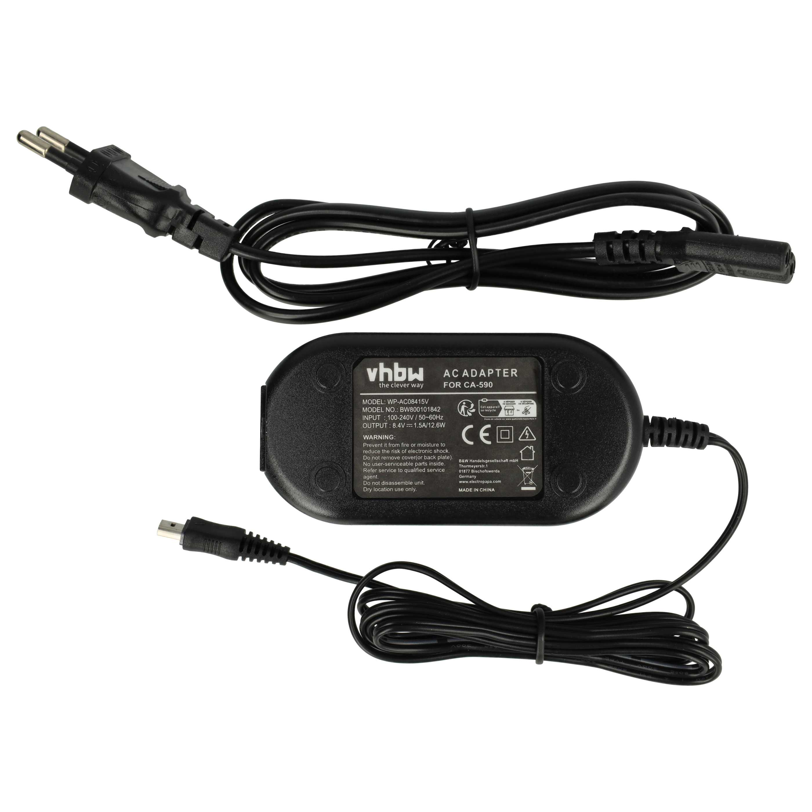 Schwarzes Netzteil mit Netzkabel und Stecker. Text auf dem Adapter lautet 'AC ADAPTER FOR CA-590'. Weißer Hintergrund.