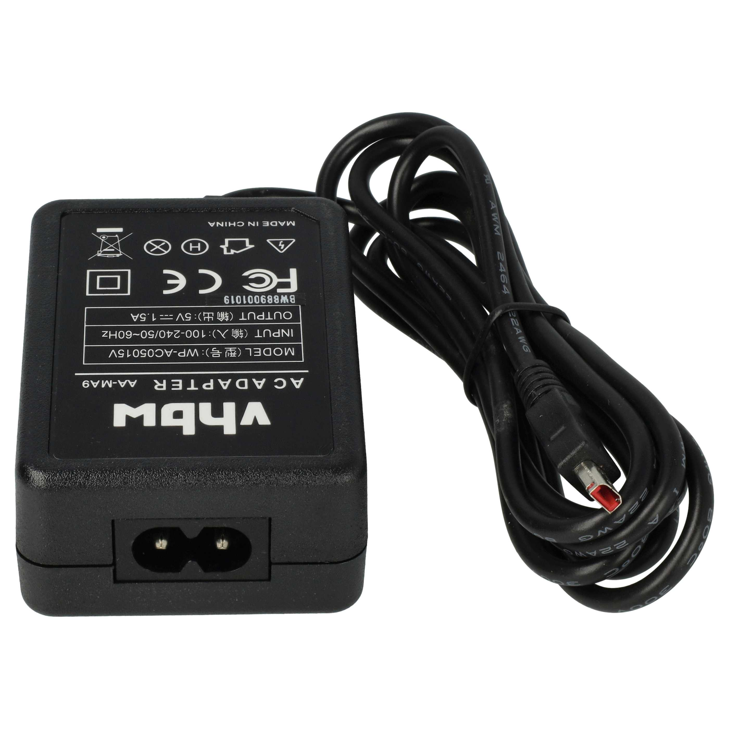 Schwarzes Netzteil mit angeschlossenem Kabel. Adapter hat Text und Logos. Kabel ist aufgerollt.