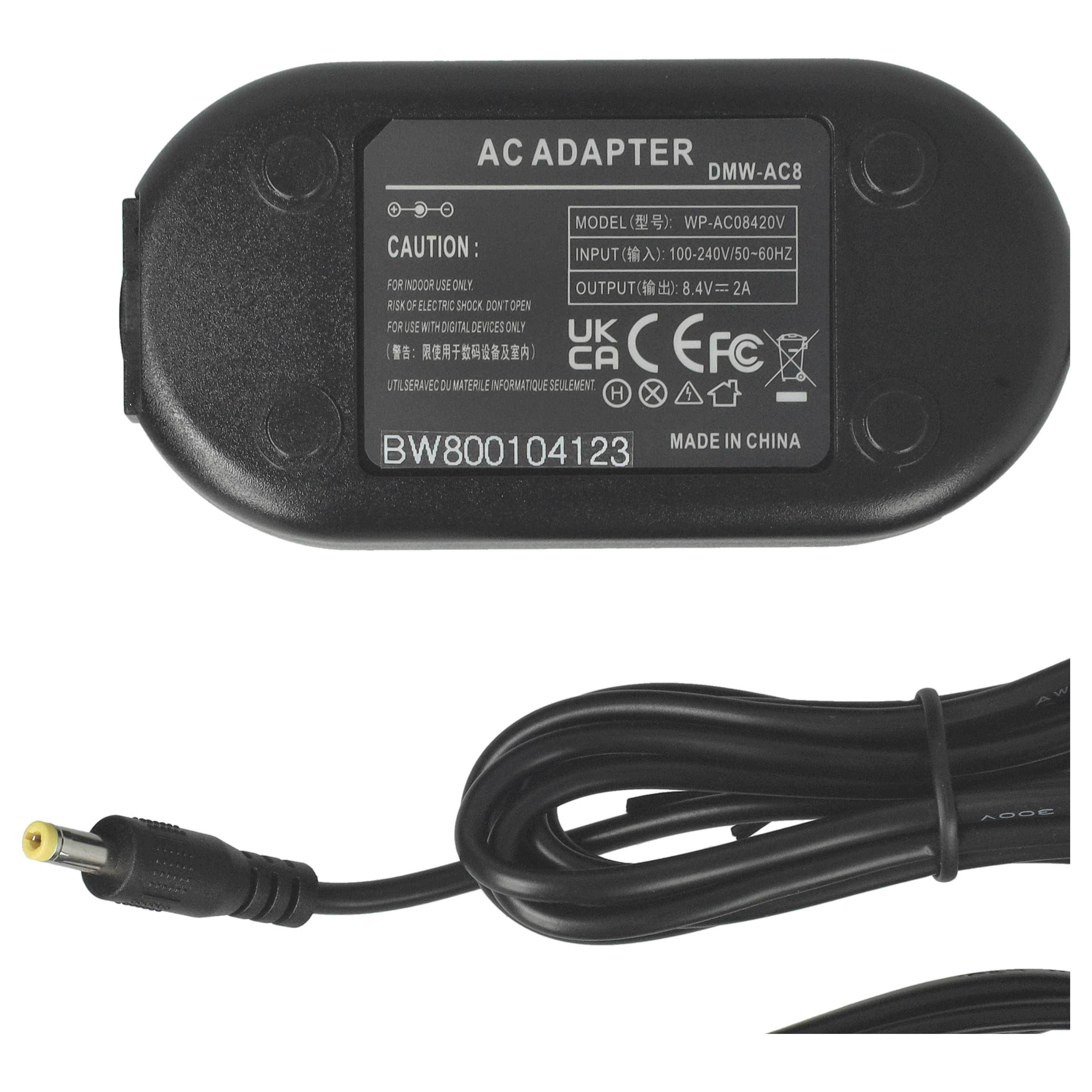 Schwarzer AC-Adapter mit Text und einem schwarzen Kabel mit gelbem Stecker.