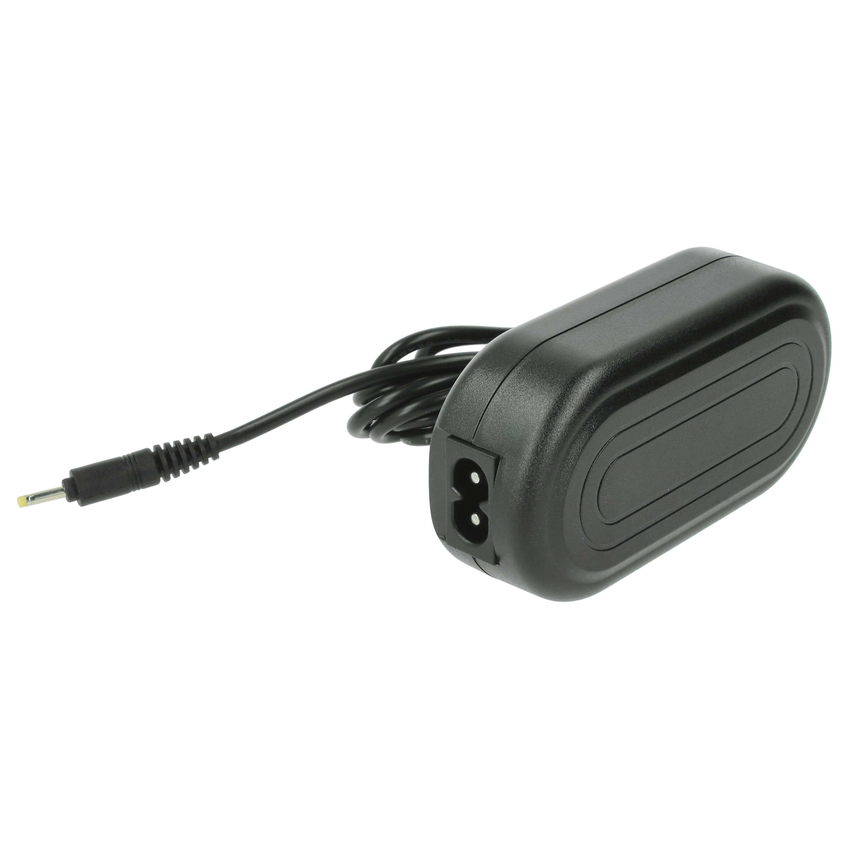 Schwarzes Netzteil mit Zweipolstecker und dünnem Kabel mit kleinem Stift. Weißer Hintergrund.