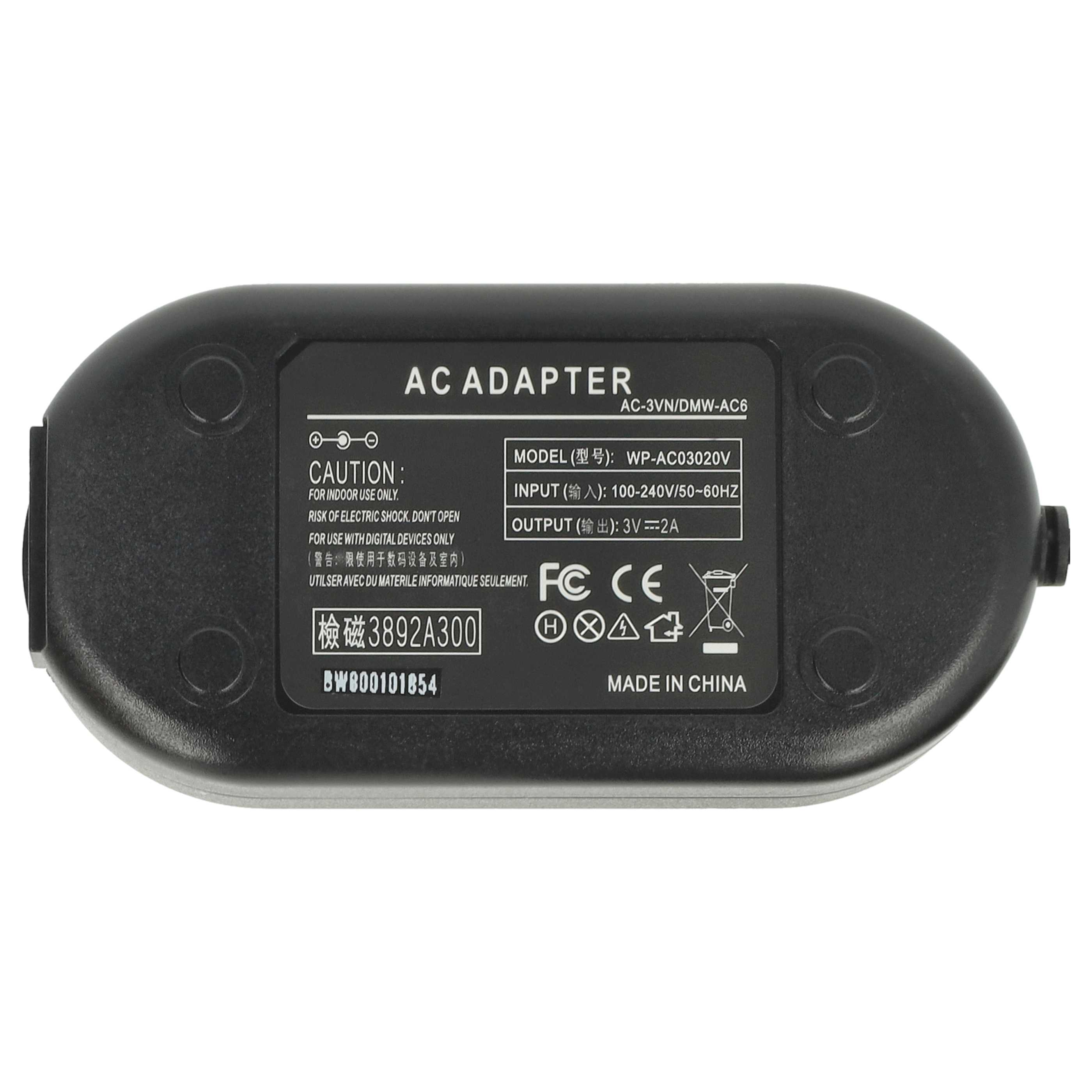 Schwarzes AC-Netzteil mit weißem Text: AC Adapter, Modellinfo, Eingangs-/Ausgangsdaten und Sicherheitshinweise. Made in China.