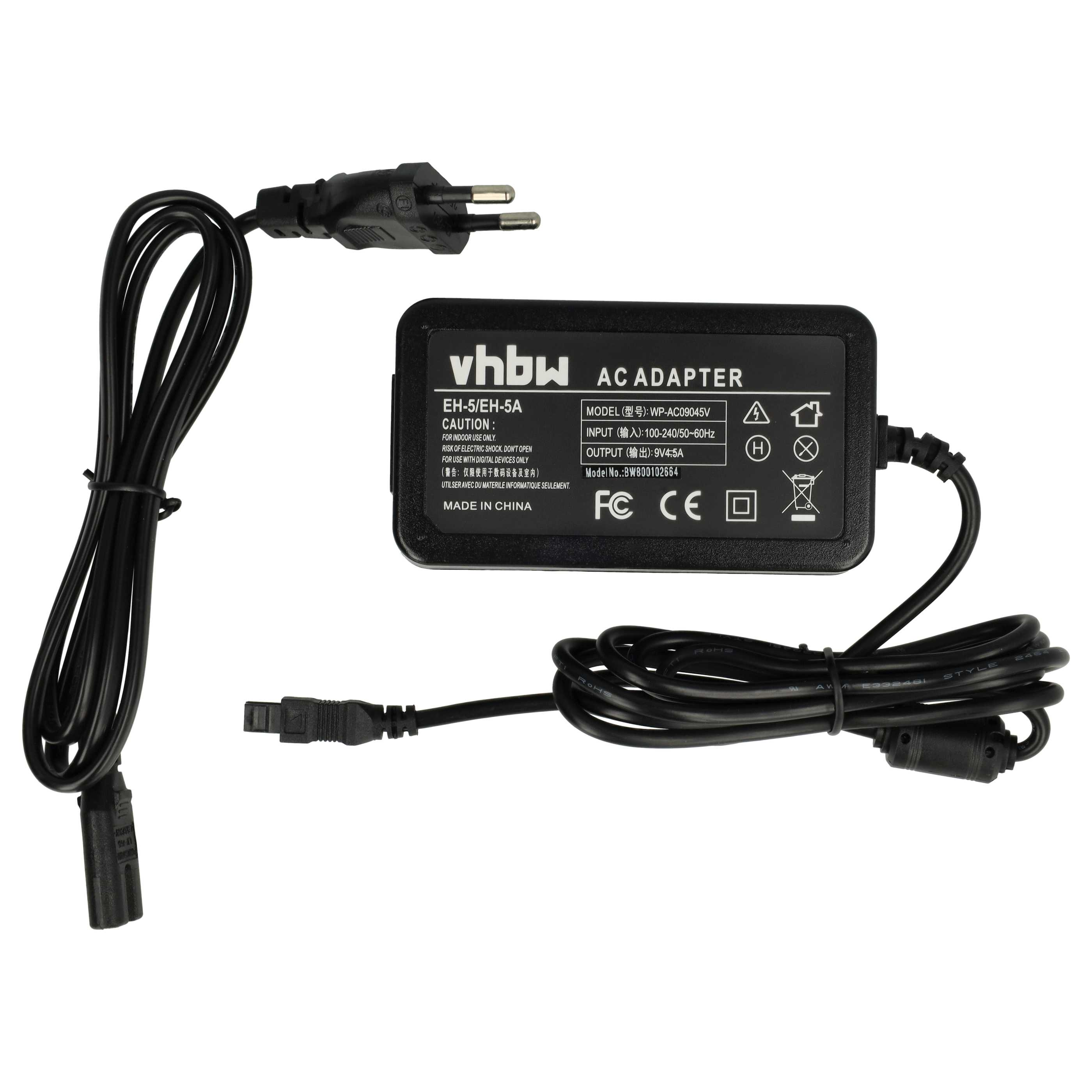 Ein AC-Adapter mit schwarzen Kabeln und einer schwarzen Box mit weißem Text. Der Stecker ist silber und schwarz.