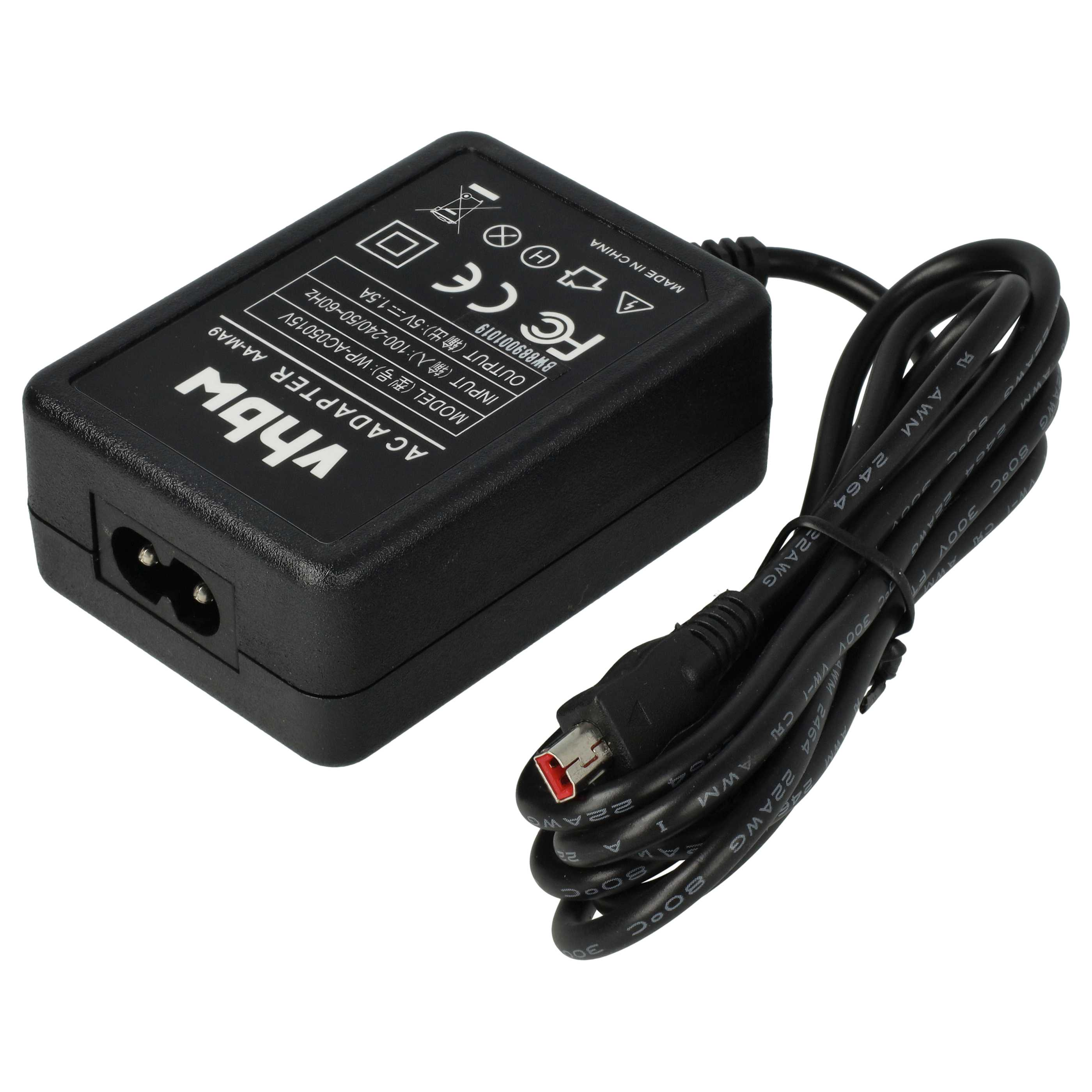 Schwarzer AC-Adapter mit Netzkabel. Der Adapter hat Text und Logos auf der Oberfläche. Das Kabel hat Text.