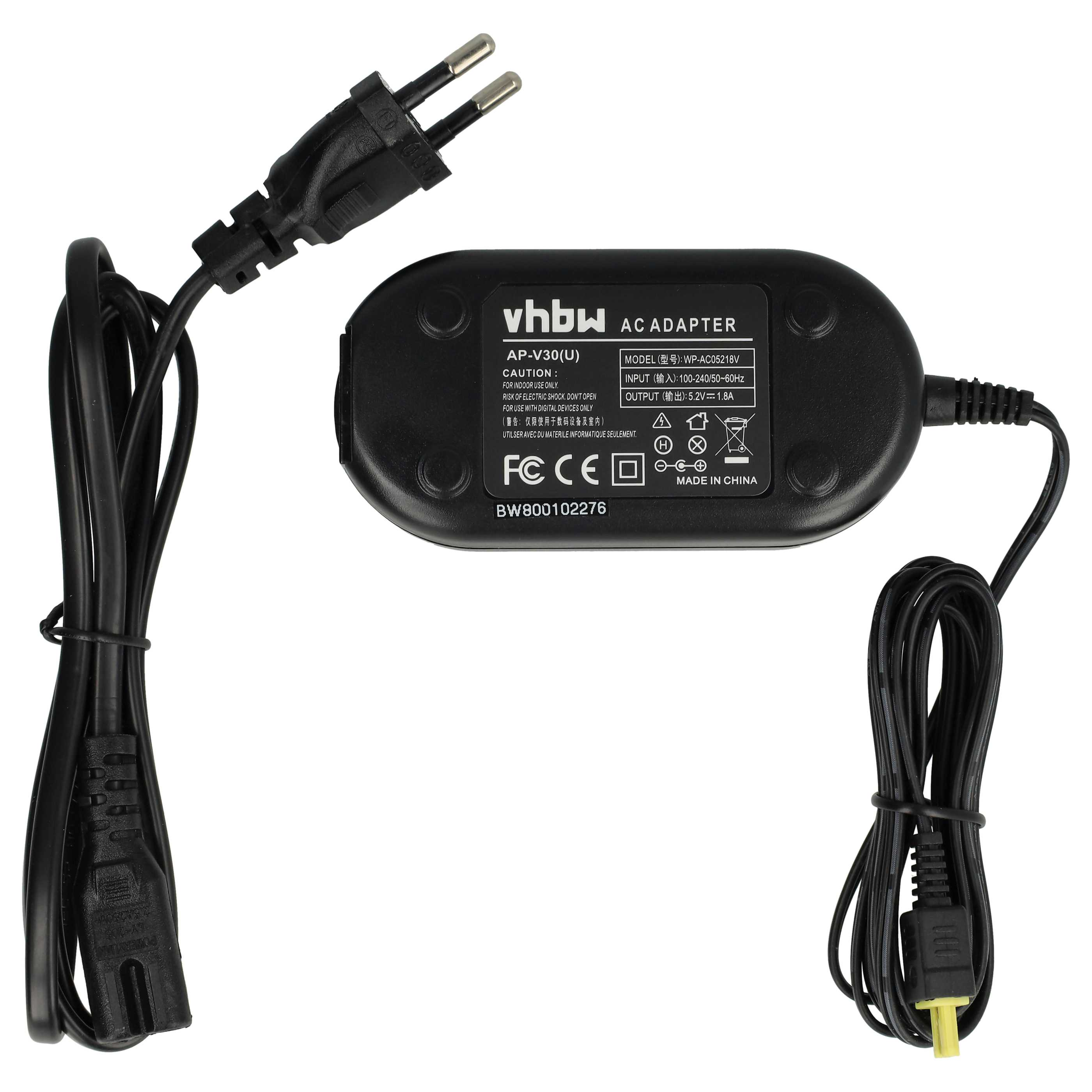 Ein AC-Adapter mit schwarzem Netzkabel und Stecker. Er hat einen schwarzen Adapter mit weißem Text.