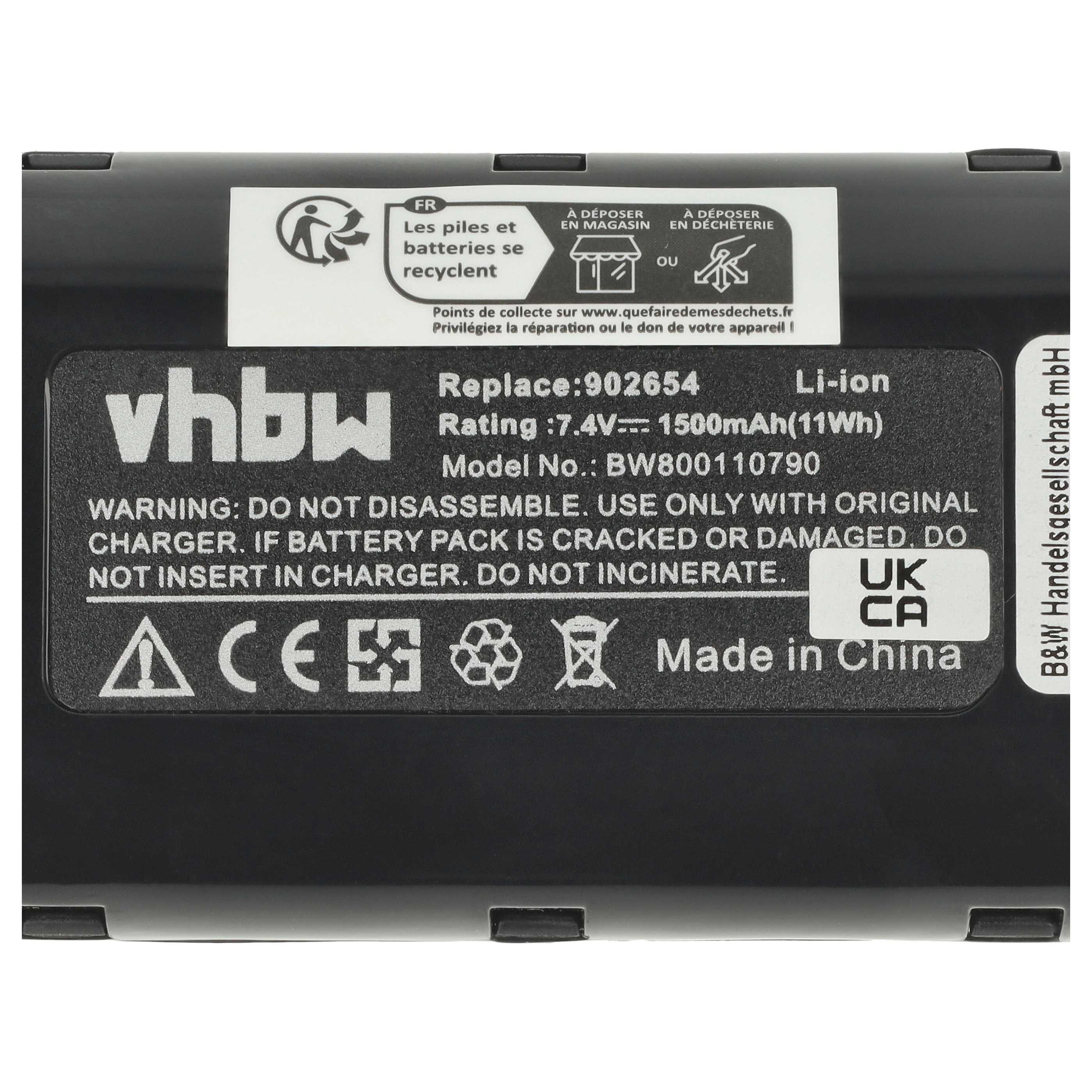 Ein Batterieetikett mit Recyclingsymbolen, Warnhinweisen und technischen Details. Weißer Text auf schwarzem Grund.