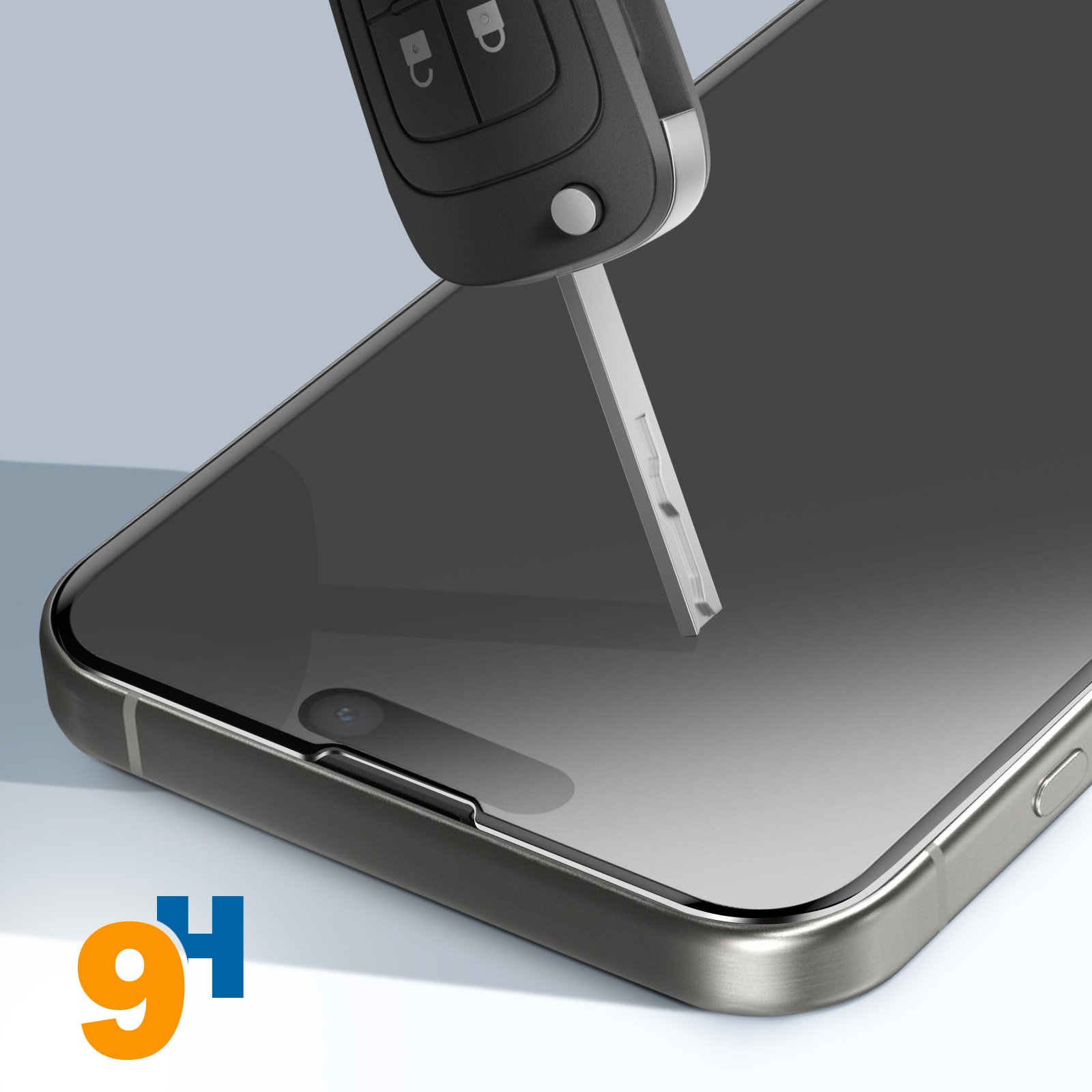 Una chiave dell'auto sopra uno smartphone. La chiave è nera e il telefono è grigio.