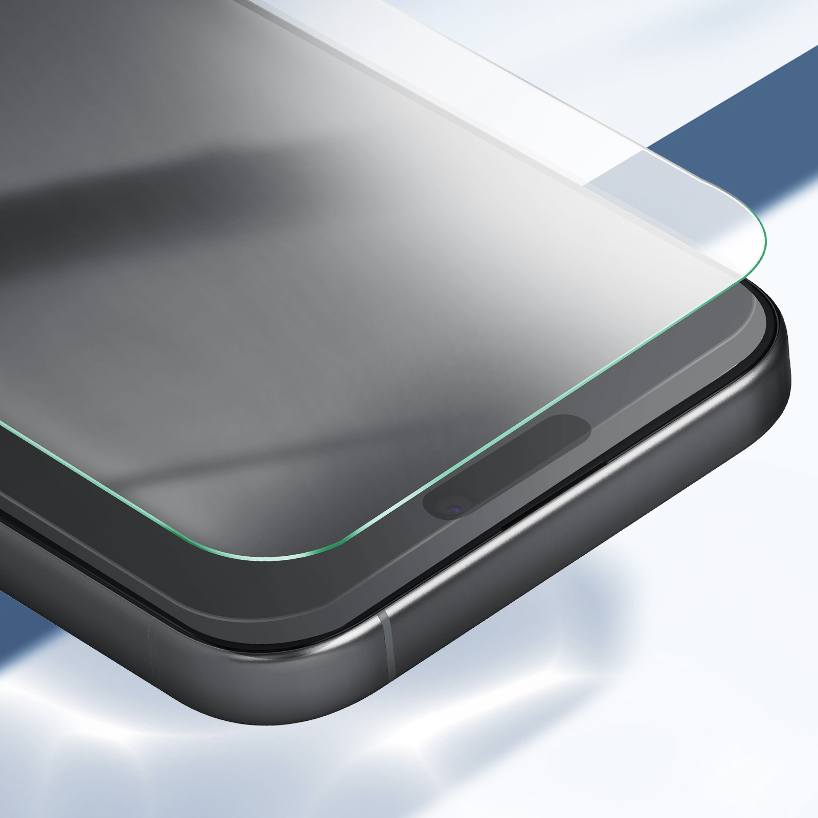 Primo piano di uno smartphone con una protezione per lo schermo applicata. Il telefono è grigio scuro e la protezione è trasparente.
