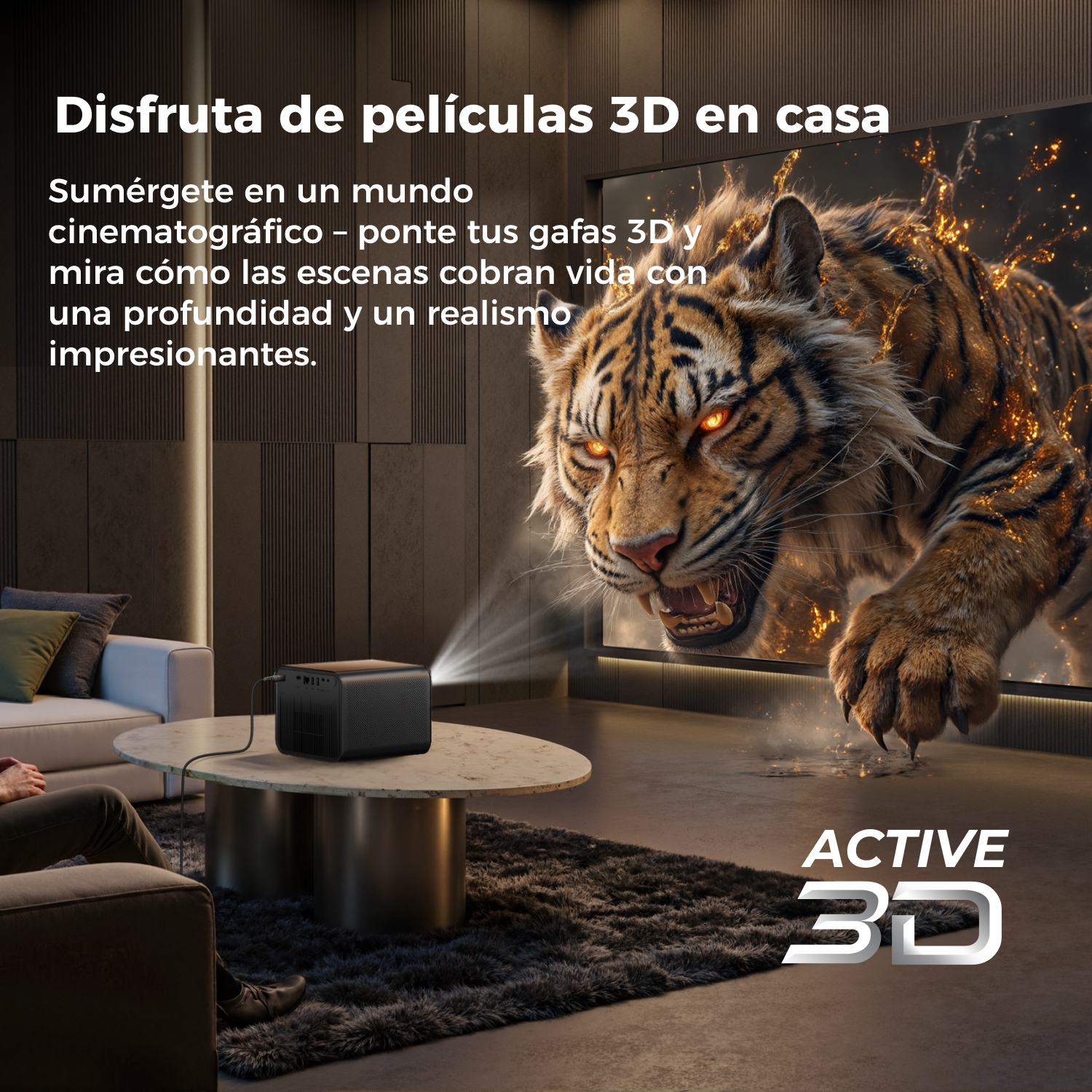 Un tigre sale de una pantalla. Un proyector está sobre una mesa. Una persona está sentada en un sofá en una sala de estar moderna.